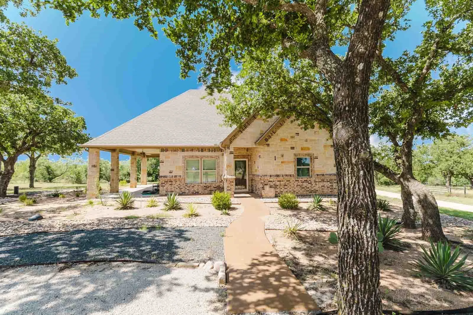 Single Family Residence For Sale in Wise County , 333 PR 4197, Decatur, Texas 76234, 4 Bedroom, 4 Bathroom, 2 Garage spaces, 4,488 Sqft, built in 2008, mls#21290220, Real Estate Agent in Decatur, Homes For Sale in Wise county, Homes For Sale in Decatur, Realtor in Decatur Texas, Real Estate Brokerage Independent Realty Texas, Luminita Cordes Realtor