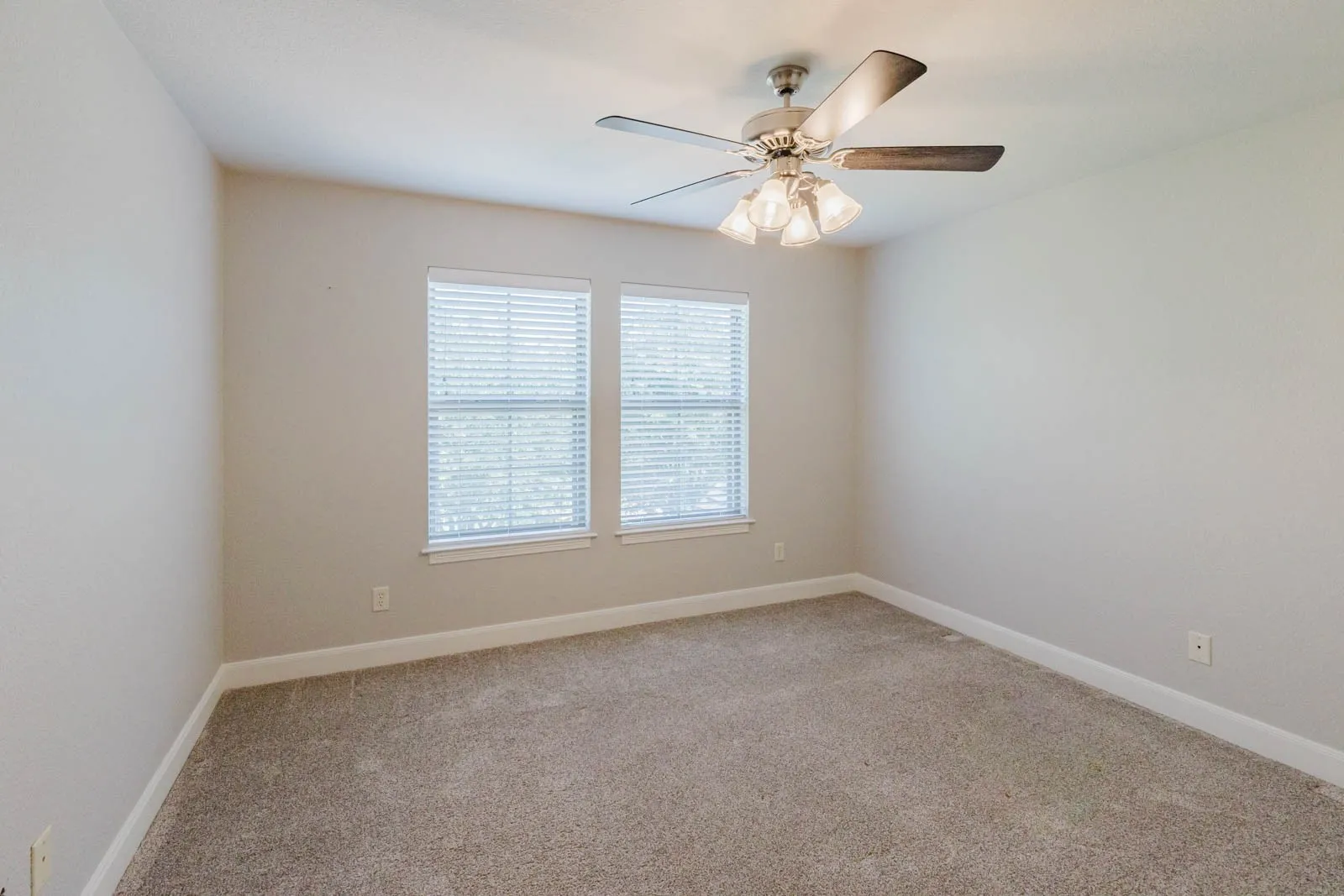 Single Family Residence For Sale in Wise County , 333 PR 4197, Decatur, Texas 76234, 4 Bedroom, 4 Bathroom, 2 Garage spaces, 4,488 Sqft, built in 2008, mls#21290220, Real Estate Agent in Decatur, Homes For Sale in Wise county, Homes For Sale in Decatur, Realtor in Decatur Texas, Real Estate Brokerage Independent Realty Texas, Luminita Cordes Realtor