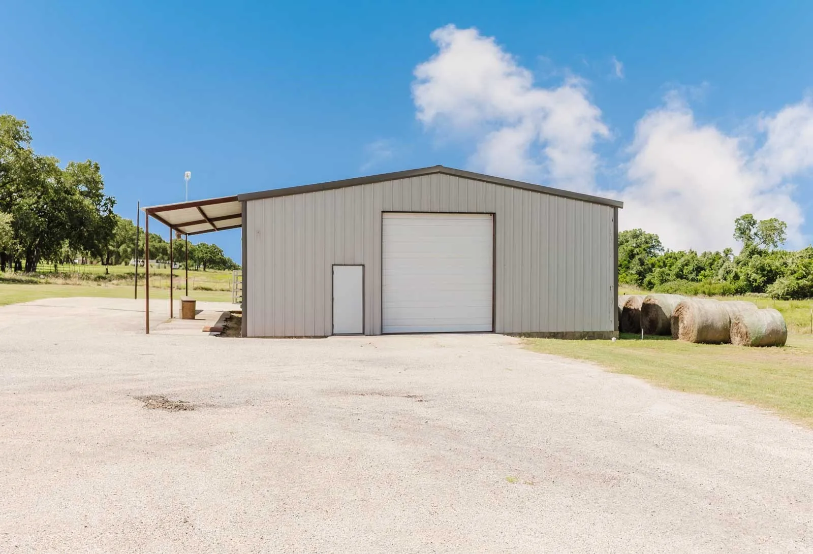 Single Family Residence For Sale in Wise County , 333 PR 4197, Decatur, Texas 76234, 4 Bedroom, 4 Bathroom, 2 Garage spaces, 4,488 Sqft, built in 2008, mls#21290220, Real Estate Agent in Decatur, Homes For Sale in Wise county, Homes For Sale in Decatur, Realtor in Decatur Texas, Real Estate Brokerage Independent Realty Texas, Luminita Cordes Realtor