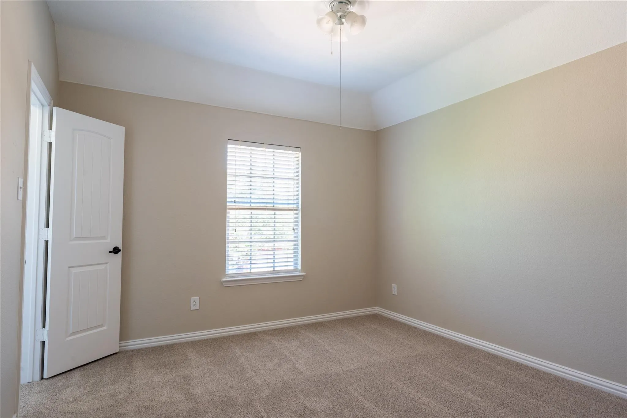 Single Family Residence For Sale in Collin County , 1609 Clearwater Drive, Mc Kinney, Texas 75071, 5 Bedroom, 4 Bathroom, 2 Garage spaces, 3,221 Sqft, built in 2010, mls#21292914, Real Estate Agent in Mc Kinney, Homes For Sale in Collin county, Homes For Sale in Mc Kinney, Realtor in Mc Kinney Texas, Real Estate Brokerage Independent Realty Texas, Luminita Cordes Realtor