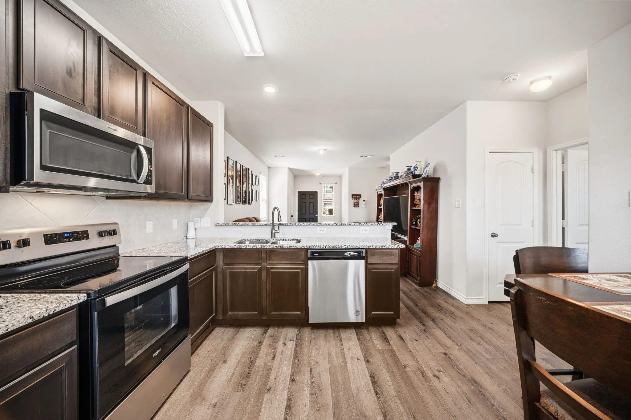Single Family Residence For Sale in Ellis County , 3606 Kings Drive, Ennis, Texas 75119, 4 Bedroom, 4 Bathroom, 2 Garage spaces, 2,300 Sqft, built in 2022, mls#21288044, Real Estate Agent in Ennis, Homes For Sale in Ellis county, Homes For Sale in Ennis, Realtor in Ennis Texas, Real Estate Brokerage Independent Realty Texas, Luminita Cordes Realtor