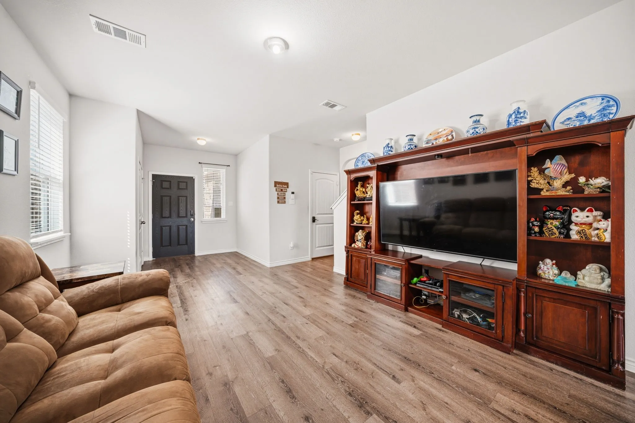 Single Family Residence For Sale in Ellis County , 3606 Kings Drive, Ennis, Texas 75119, 4 Bedroom, 4 Bathroom, 2 Garage spaces, 2,300 Sqft, built in 2022, mls#21288044, Real Estate Agent in Ennis, Homes For Sale in Ellis county, Homes For Sale in Ennis, Realtor in Ennis Texas, Real Estate Brokerage Independent Realty Texas, Luminita Cordes Realtor