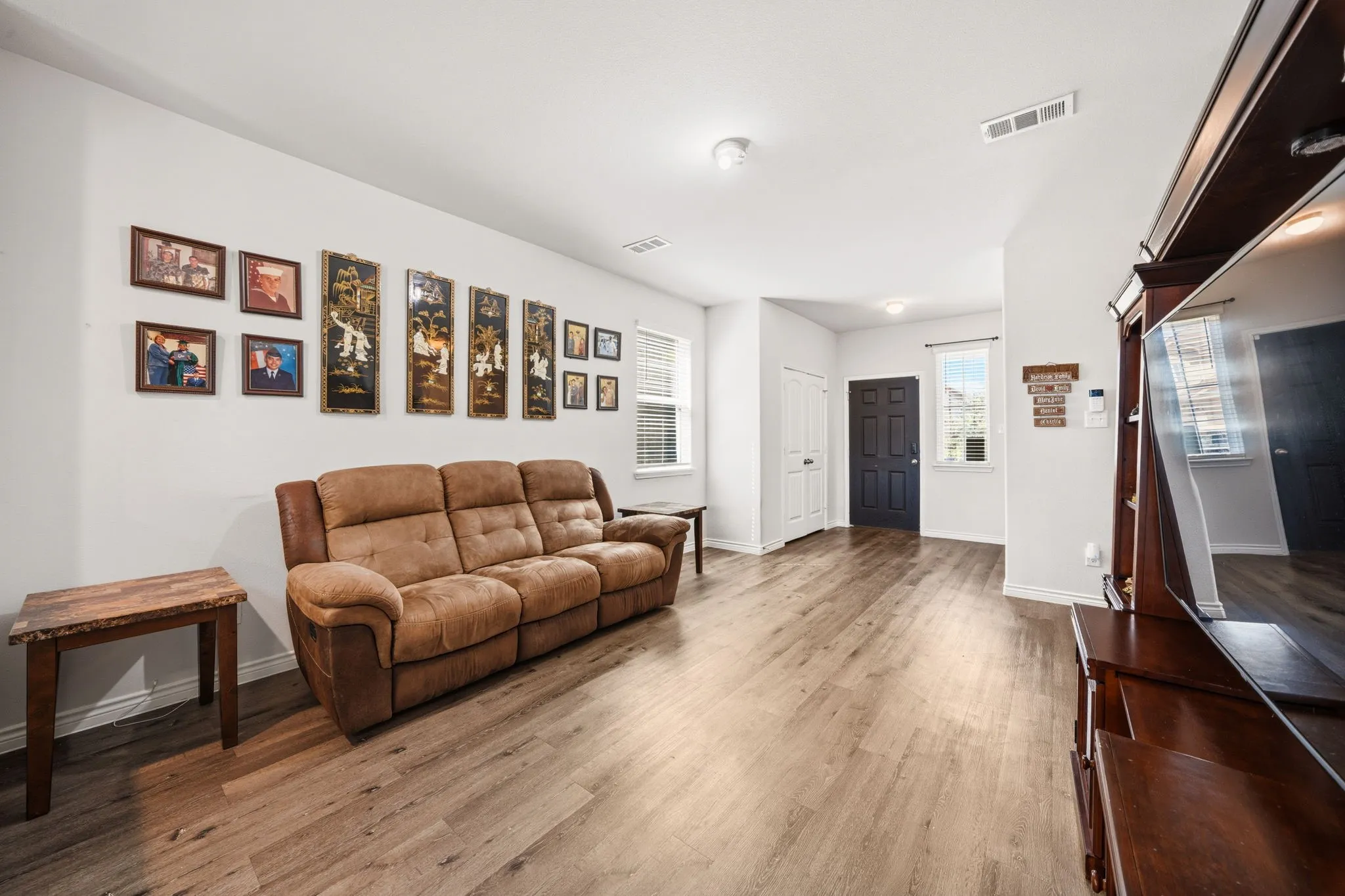 Single Family Residence For Sale in Ellis County , 3606 Kings Drive, Ennis, Texas 75119, 4 Bedroom, 4 Bathroom, 2 Garage spaces, 2,300 Sqft, built in 2022, mls#21288044, Real Estate Agent in Ennis, Homes For Sale in Ellis county, Homes For Sale in Ennis, Realtor in Ennis Texas, Real Estate Brokerage Independent Realty Texas, Luminita Cordes Realtor