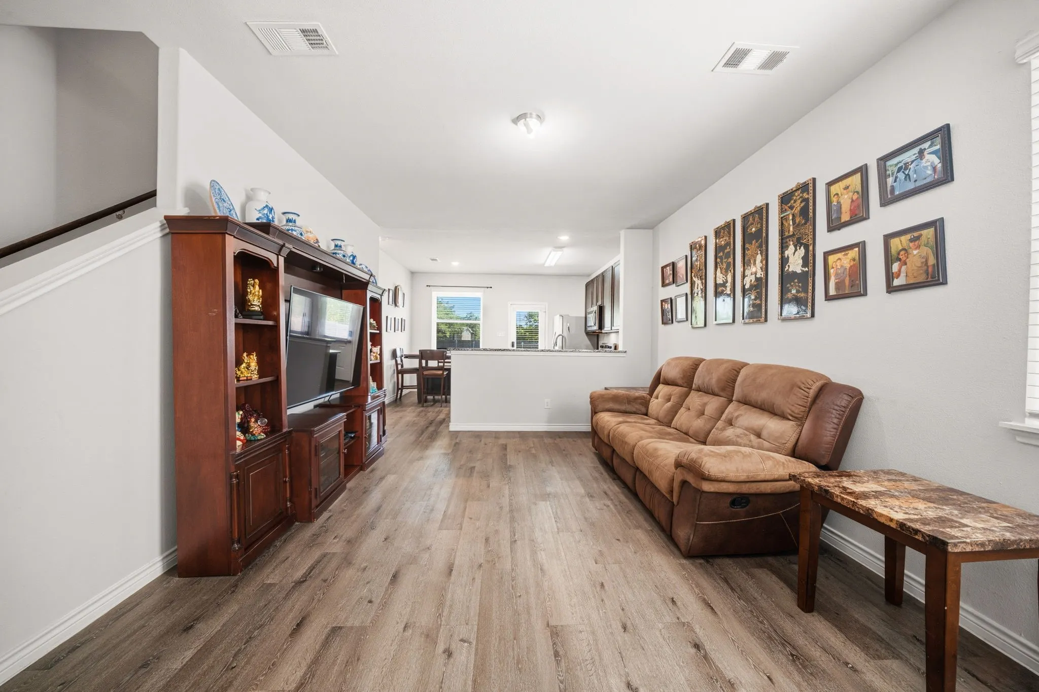 Single Family Residence For Sale in Ellis County , 3606 Kings Drive, Ennis, Texas 75119, 4 Bedroom, 4 Bathroom, 2 Garage spaces, 2,300 Sqft, built in 2022, mls#21288044, Real Estate Agent in Ennis, Homes For Sale in Ellis county, Homes For Sale in Ennis, Realtor in Ennis Texas, Real Estate Brokerage Independent Realty Texas, Luminita Cordes Realtor