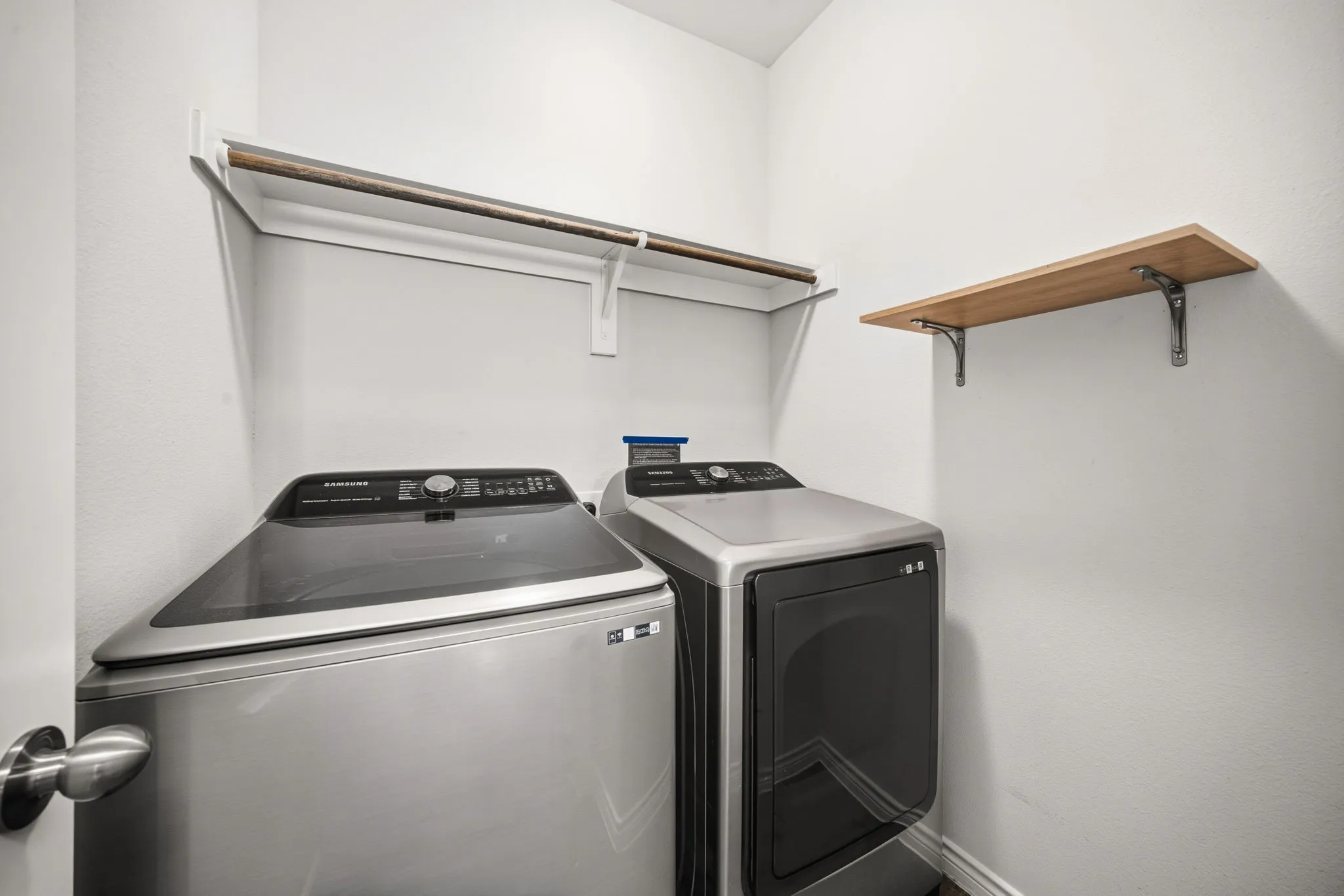 Single Family Residence For Sale in Ellis County , 3606 Kings Drive, Ennis, Texas 75119, 4 Bedroom, 4 Bathroom, 2 Garage spaces, 2,300 Sqft, built in 2022, mls#21288044, Real Estate Agent in Ennis, Homes For Sale in Ellis county, Homes For Sale in Ennis, Realtor in Ennis Texas, Real Estate Brokerage Independent Realty Texas, Luminita Cordes Realtor