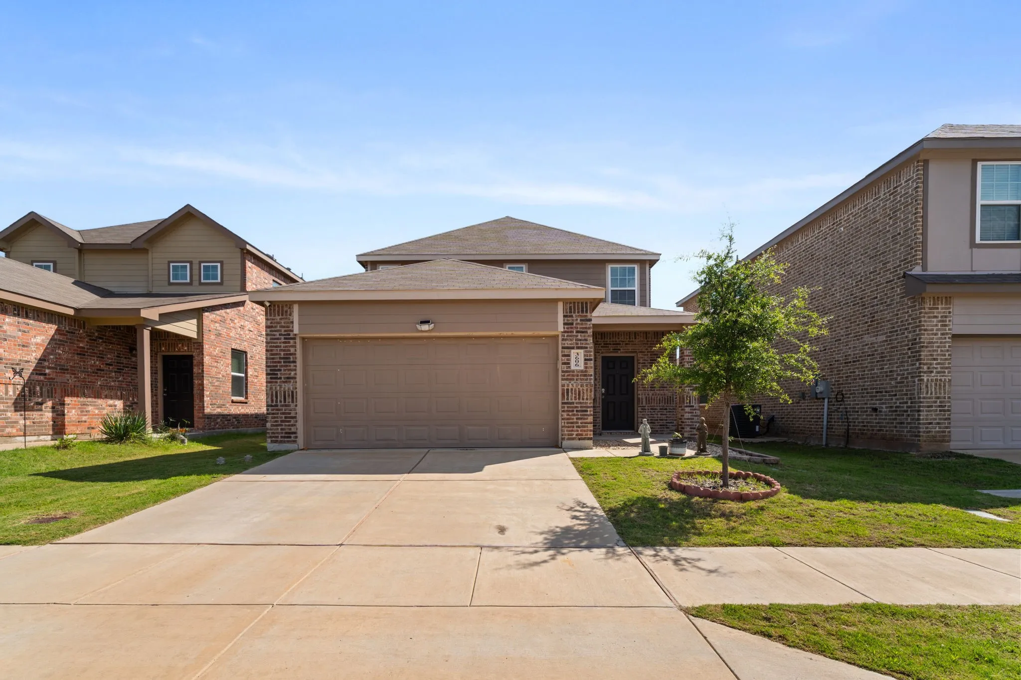 Single Family Residence For Sale in Ellis County , 3606 Kings Drive, Ennis, Texas 75119, 4 Bedroom, 4 Bathroom, 2 Garage spaces, 2,300 Sqft, built in 2022, mls#21288044, Real Estate Agent in Ennis, Homes For Sale in Ellis county, Homes For Sale in Ennis, Realtor in Ennis Texas, Real Estate Brokerage Independent Realty Texas, Luminita Cordes Realtor