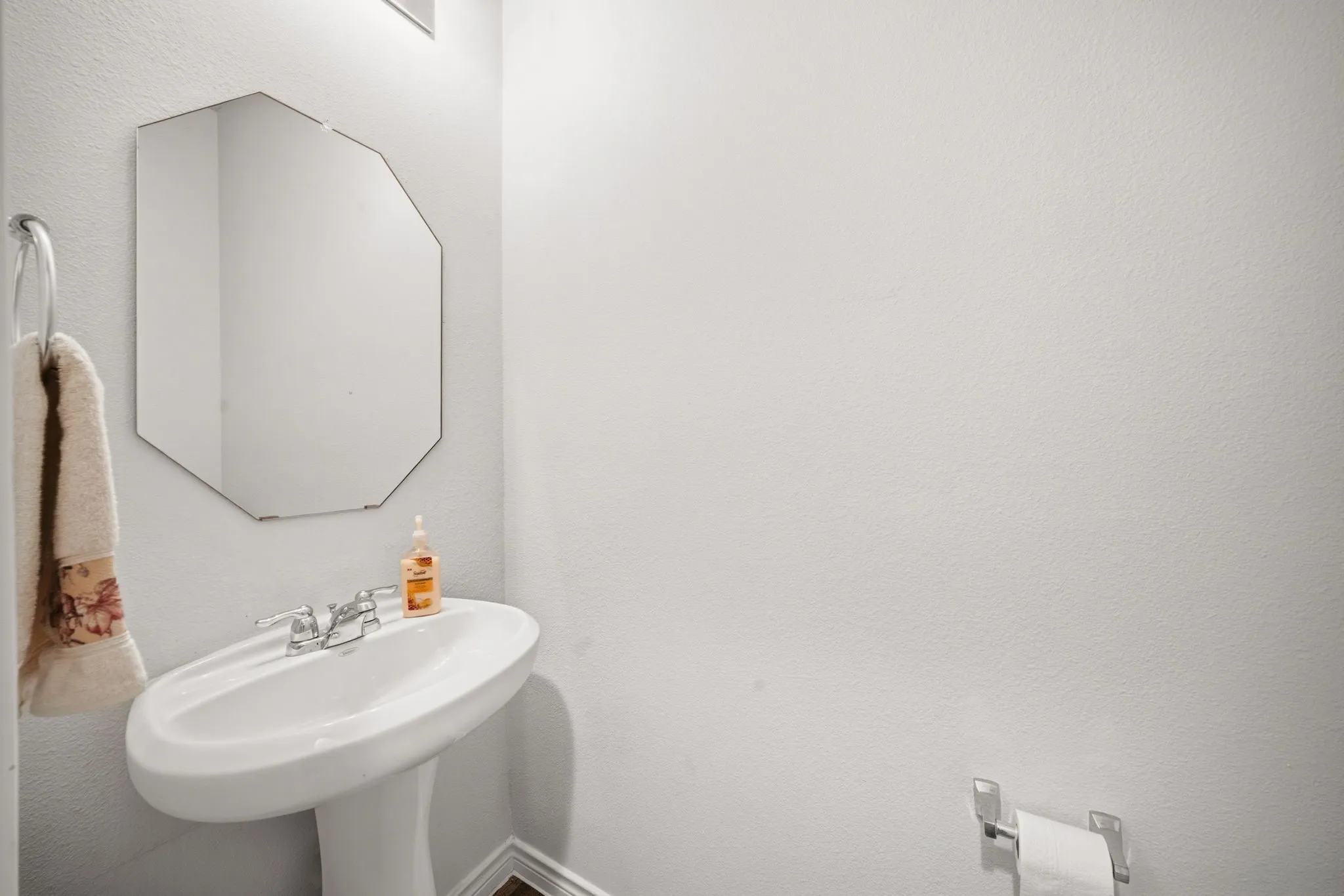 Single Family Residence For Sale in Ellis County , 3606 Kings Drive, Ennis, Texas 75119, 4 Bedroom, 4 Bathroom, 2 Garage spaces, 2,300 Sqft, built in 2022, mls#21288044, Real Estate Agent in Ennis, Homes For Sale in Ellis county, Homes For Sale in Ennis, Realtor in Ennis Texas, Real Estate Brokerage Independent Realty Texas, Luminita Cordes Realtor
