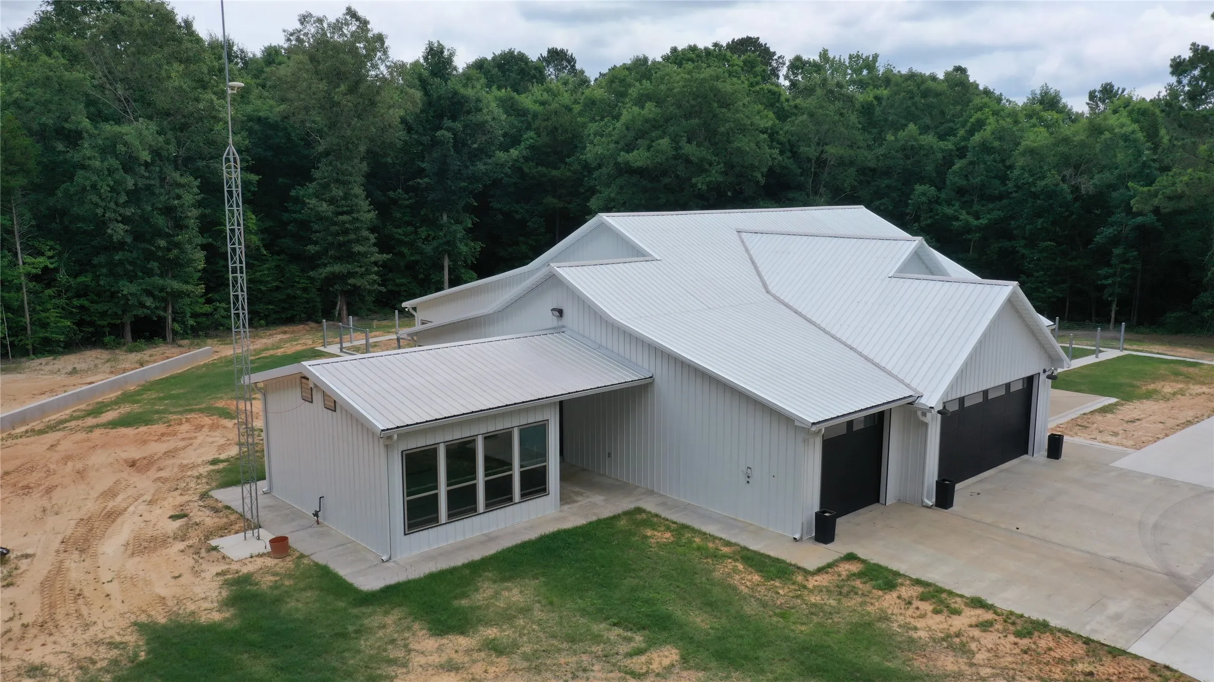 Single Family Residence For Sale in Cass County , 305 County Road 1145, Atlanta, Texas 75551, 2 Bedroom, 2 Bathroom, 3 Garage spaces, 2,067 Sqft, built in 2021, mls#21292959, Real Estate Agent in Atlanta, Homes For Sale in Cass county, Homes For Sale in Atlanta, Realtor in Atlanta Texas, Real Estate Brokerage Independent Realty Texas, Luminita Cordes Realtor