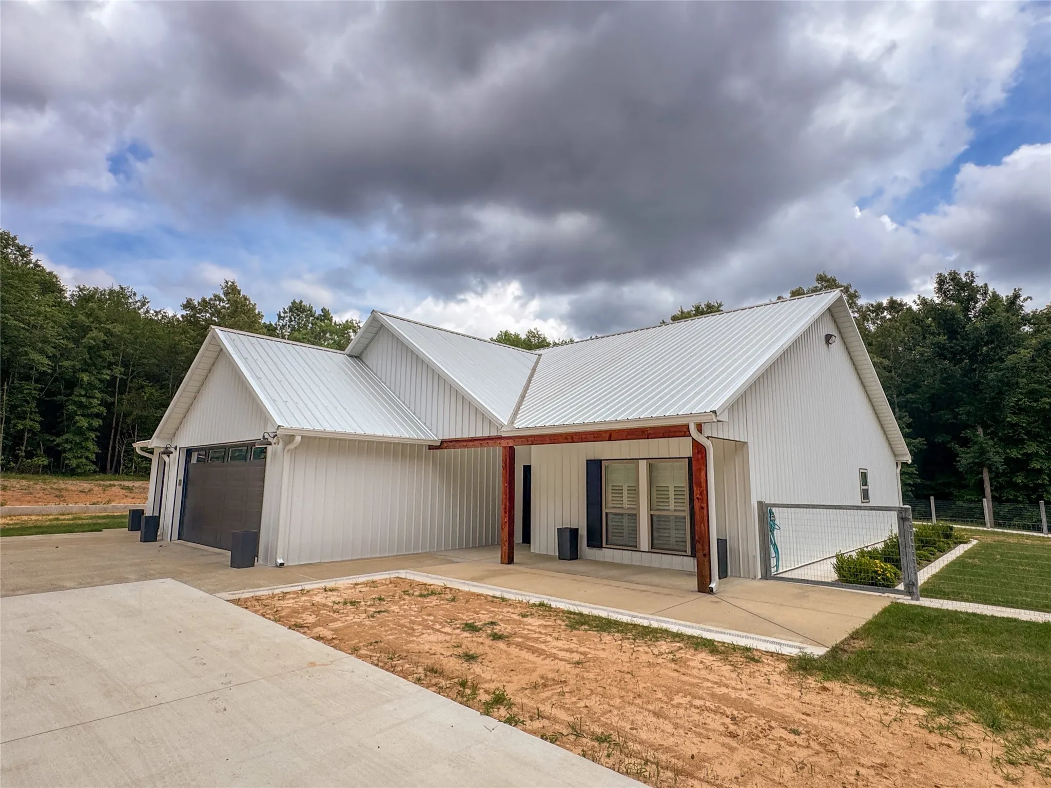 Single Family Residence For Sale in Cass County , 305 County Road 1145, Atlanta, Texas 75551, 2 Bedroom, 2 Bathroom, 3 Garage spaces, 2,067 Sqft, built in 2021, mls#21292959, Real Estate Agent in Atlanta, Homes For Sale in Cass county, Homes For Sale in Atlanta, Realtor in Atlanta Texas, Real Estate Brokerage Independent Realty Texas, Luminita Cordes Realtor