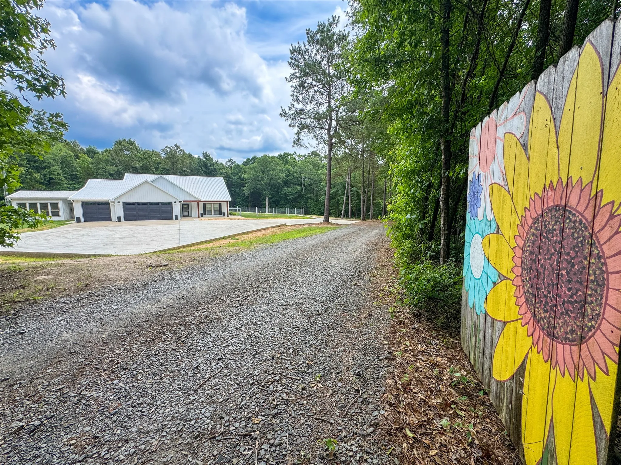 Single Family Residence For Sale in Cass County , 305 County Road 1145, Atlanta, Texas 75551, 2 Bedroom, 2 Bathroom, 3 Garage spaces, 2,067 Sqft, built in 2021, mls#21292959, Real Estate Agent in Atlanta, Homes For Sale in Cass county, Homes For Sale in Atlanta, Realtor in Atlanta Texas, Real Estate Brokerage Independent Realty Texas, Luminita Cordes Realtor