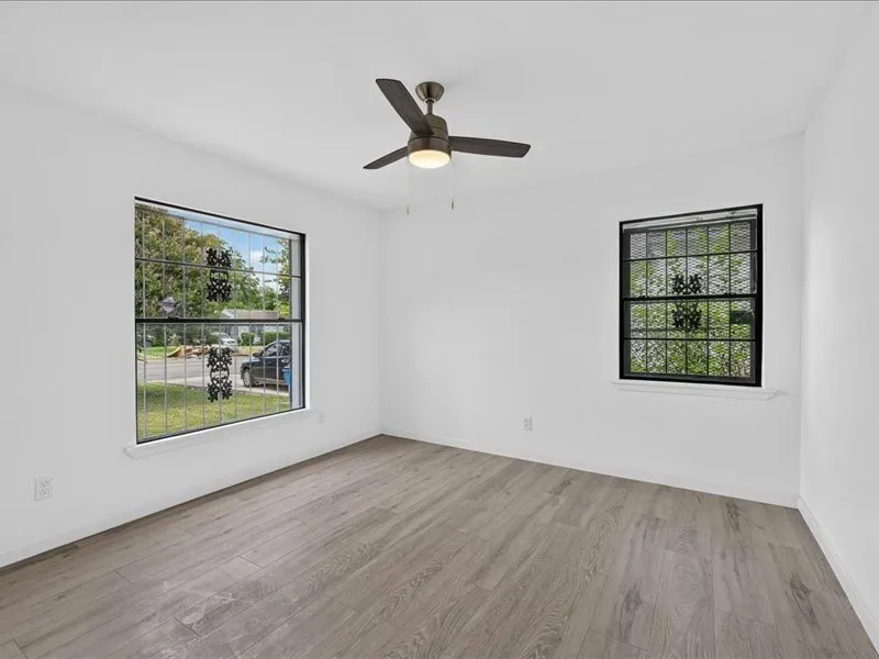 Single Family Residence For Sale in Dallas County , 2402 E Overton Road, Dallas, Texas 75216, 4 Bedroom, 4 Bathroom, Garage spaces, 1,956 Sqft, built in 1950, mls#21284113, Real Estate Agent in Dallas, Homes For Sale in Dallas county, Homes For Sale in Dallas, Realtor in Dallas Texas, Real Estate Brokerage Independent Realty Texas, Luminita Cordes Realtor