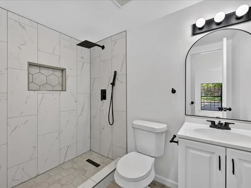 Single Family Residence For Sale in Dallas County , 2402 E Overton Road, Dallas, Texas 75216, 4 Bedroom, 4 Bathroom, Garage spaces, 1,956 Sqft, built in 1950, mls#21284113, Real Estate Agent in Dallas, Homes For Sale in Dallas county, Homes For Sale in Dallas, Realtor in Dallas Texas, Real Estate Brokerage Independent Realty Texas, Luminita Cordes Realtor