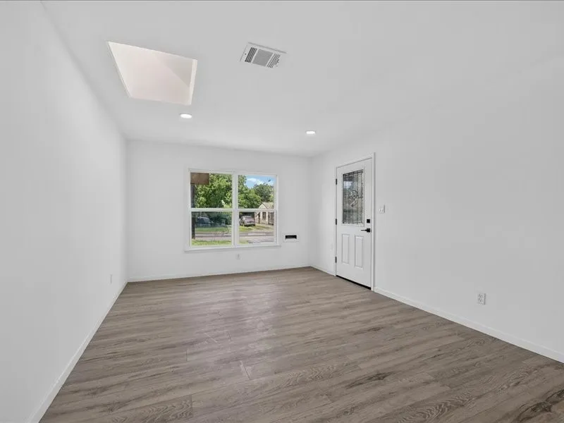Single Family Residence For Sale in Dallas County , 2402 E Overton Road, Dallas, Texas 75216, 4 Bedroom, 4 Bathroom, Garage spaces, 1,956 Sqft, built in 1950, mls#21284113, Real Estate Agent in Dallas, Homes For Sale in Dallas county, Homes For Sale in Dallas, Realtor in Dallas Texas, Real Estate Brokerage Independent Realty Texas, Luminita Cordes Realtor