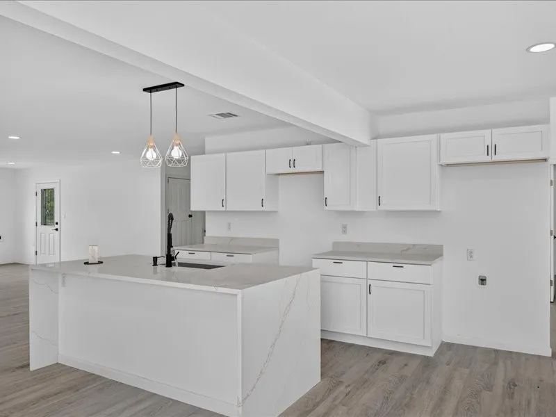 Single Family Residence For Sale in Dallas County , 2402 E Overton Road, Dallas, Texas 75216, 4 Bedroom, 4 Bathroom, Garage spaces, 1,956 Sqft, built in 1950, mls#21284113, Real Estate Agent in Dallas, Homes For Sale in Dallas county, Homes For Sale in Dallas, Realtor in Dallas Texas, Real Estate Brokerage Independent Realty Texas, Luminita Cordes Realtor