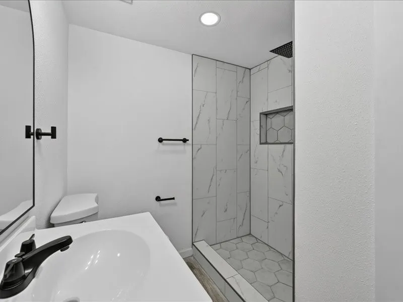 Single Family Residence For Sale in Dallas County , 2402 E Overton Road, Dallas, Texas 75216, 4 Bedroom, 4 Bathroom, Garage spaces, 1,956 Sqft, built in 1950, mls#21284113, Real Estate Agent in Dallas, Homes For Sale in Dallas county, Homes For Sale in Dallas, Realtor in Dallas Texas, Real Estate Brokerage Independent Realty Texas, Luminita Cordes Realtor