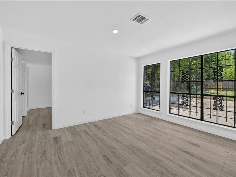 Single Family Residence For Sale in Dallas County , 2402 E Overton Road, Dallas, Texas 75216, 4 Bedroom, 4 Bathroom, Garage spaces, 1,956 Sqft, built in 1950, mls#21284113, Real Estate Agent in Dallas, Homes For Sale in Dallas county, Homes For Sale in Dallas, Realtor in Dallas Texas, Real Estate Brokerage Independent Realty Texas, Luminita Cordes Realtor