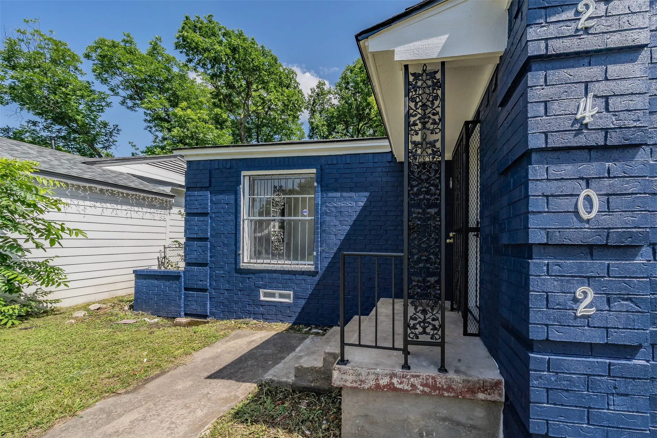 Single Family Residence For Sale in Dallas County , 2402 E Overton Road, Dallas, Texas 75216, 4 Bedroom, 4 Bathroom, Garage spaces, 1,956 Sqft, built in 1950, mls#21284113, Real Estate Agent in Dallas, Homes For Sale in Dallas county, Homes For Sale in Dallas, Realtor in Dallas Texas, Real Estate Brokerage Independent Realty Texas, Luminita Cordes Realtor