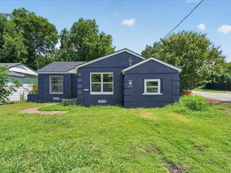 Single Family Residence For Sale in Dallas County , 2402 E Overton Road, Dallas, Texas 75216, 4 Bedroom, 4 Bathroom, Garage spaces, 1,956 Sqft, built in 1950, mls#21284113, Real Estate Agent in Dallas, Homes For Sale in Dallas county, Homes For Sale in Dallas, Realtor in Dallas Texas, Real Estate Brokerage Independent Realty Texas, Luminita Cordes Realtor