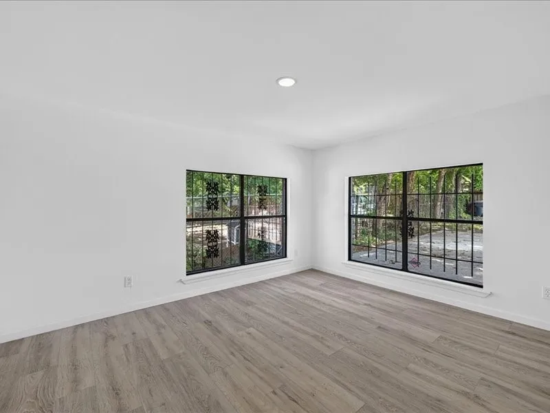 Single Family Residence For Sale in Dallas County , 2402 E Overton Road, Dallas, Texas 75216, 4 Bedroom, 4 Bathroom, Garage spaces, 1,956 Sqft, built in 1950, mls#21284113, Real Estate Agent in Dallas, Homes For Sale in Dallas county, Homes For Sale in Dallas, Realtor in Dallas Texas, Real Estate Brokerage Independent Realty Texas, Luminita Cordes Realtor
