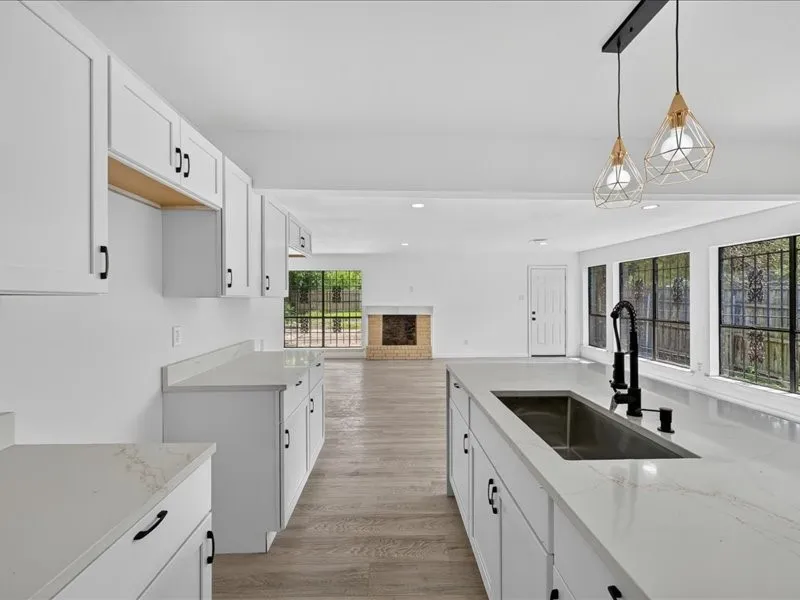 Single Family Residence For Sale in Dallas County , 2402 E Overton Road, Dallas, Texas 75216, 4 Bedroom, 4 Bathroom, Garage spaces, 1,956 Sqft, built in 1950, mls#21284113, Real Estate Agent in Dallas, Homes For Sale in Dallas county, Homes For Sale in Dallas, Realtor in Dallas Texas, Real Estate Brokerage Independent Realty Texas, Luminita Cordes Realtor