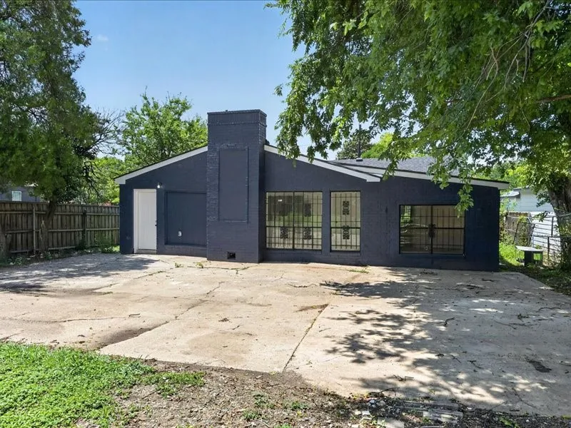 Single Family Residence For Sale in Dallas County , 2402 E Overton Road, Dallas, Texas 75216, 4 Bedroom, 4 Bathroom, Garage spaces, 1,956 Sqft, built in 1950, mls#21284113, Real Estate Agent in Dallas, Homes For Sale in Dallas county, Homes For Sale in Dallas, Realtor in Dallas Texas, Real Estate Brokerage Independent Realty Texas, Luminita Cordes Realtor