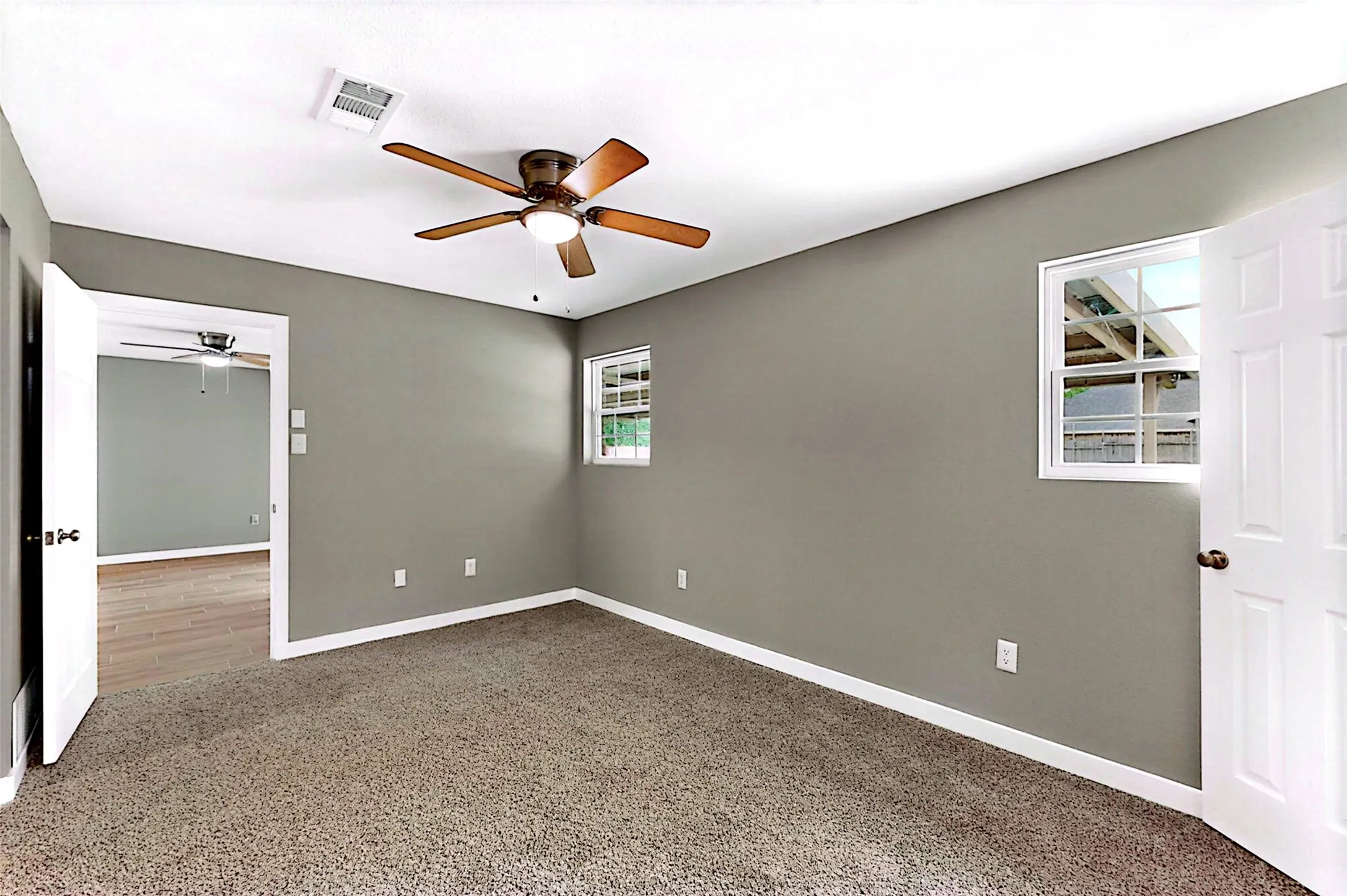 Single Family Residence For Sale in Tarrant County , 6600 Cervantes Avenue, Fort Worth, Texas 76133, 3 Bedroom, 2 Bathroom, 1 Garage spaces, 1,123 Sqft, built in 1971, mls#21292999, Real Estate Agent in Fort Worth, Homes For Sale in Tarrant county, Homes For Sale in Fort Worth, Realtor in Fort Worth Texas, Real Estate Brokerage Independent Realty Texas, Luminita Cordes Realtor