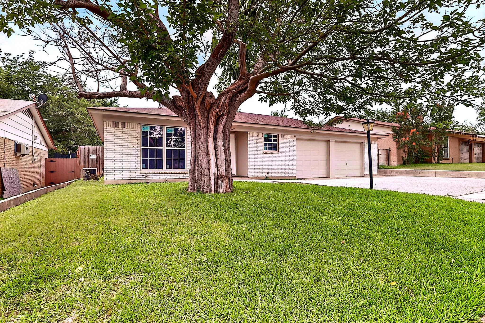 Single Family Residence For Sale in Tarrant County , 6600 Cervantes Avenue, Fort Worth, Texas 76133, 3 Bedroom, 2 Bathroom, 1 Garage spaces, 1,123 Sqft, built in 1971, mls#21292999, Real Estate Agent in Fort Worth, Homes For Sale in Tarrant county, Homes For Sale in Fort Worth, Realtor in Fort Worth Texas, Real Estate Brokerage Independent Realty Texas, Luminita Cordes Realtor