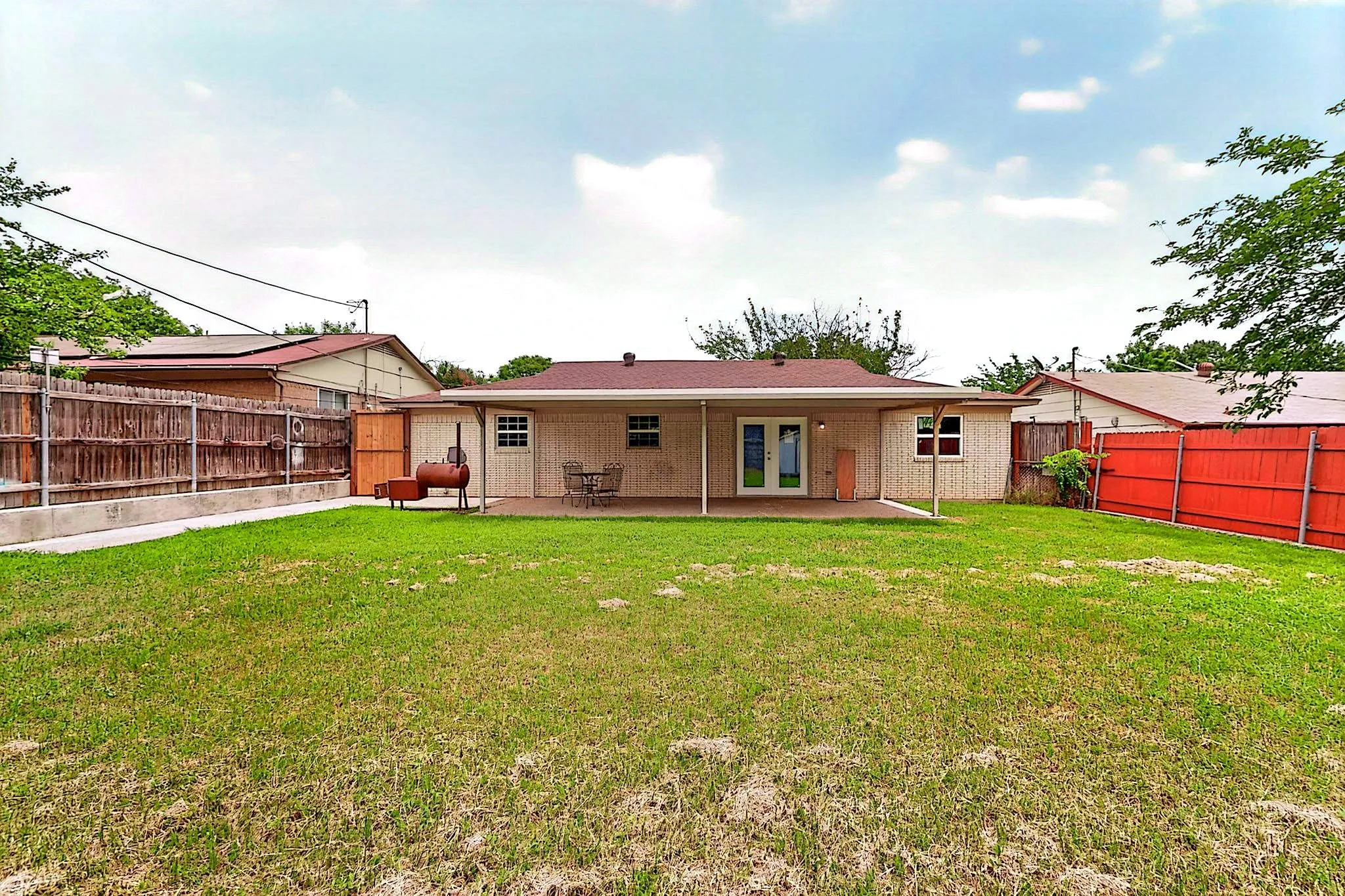 Single Family Residence For Sale in Tarrant County , 6600 Cervantes Avenue, Fort Worth, Texas 76133, 3 Bedroom, 2 Bathroom, 1 Garage spaces, 1,123 Sqft, built in 1971, mls#21292999, Real Estate Agent in Fort Worth, Homes For Sale in Tarrant county, Homes For Sale in Fort Worth, Realtor in Fort Worth Texas, Real Estate Brokerage Independent Realty Texas, Luminita Cordes Realtor