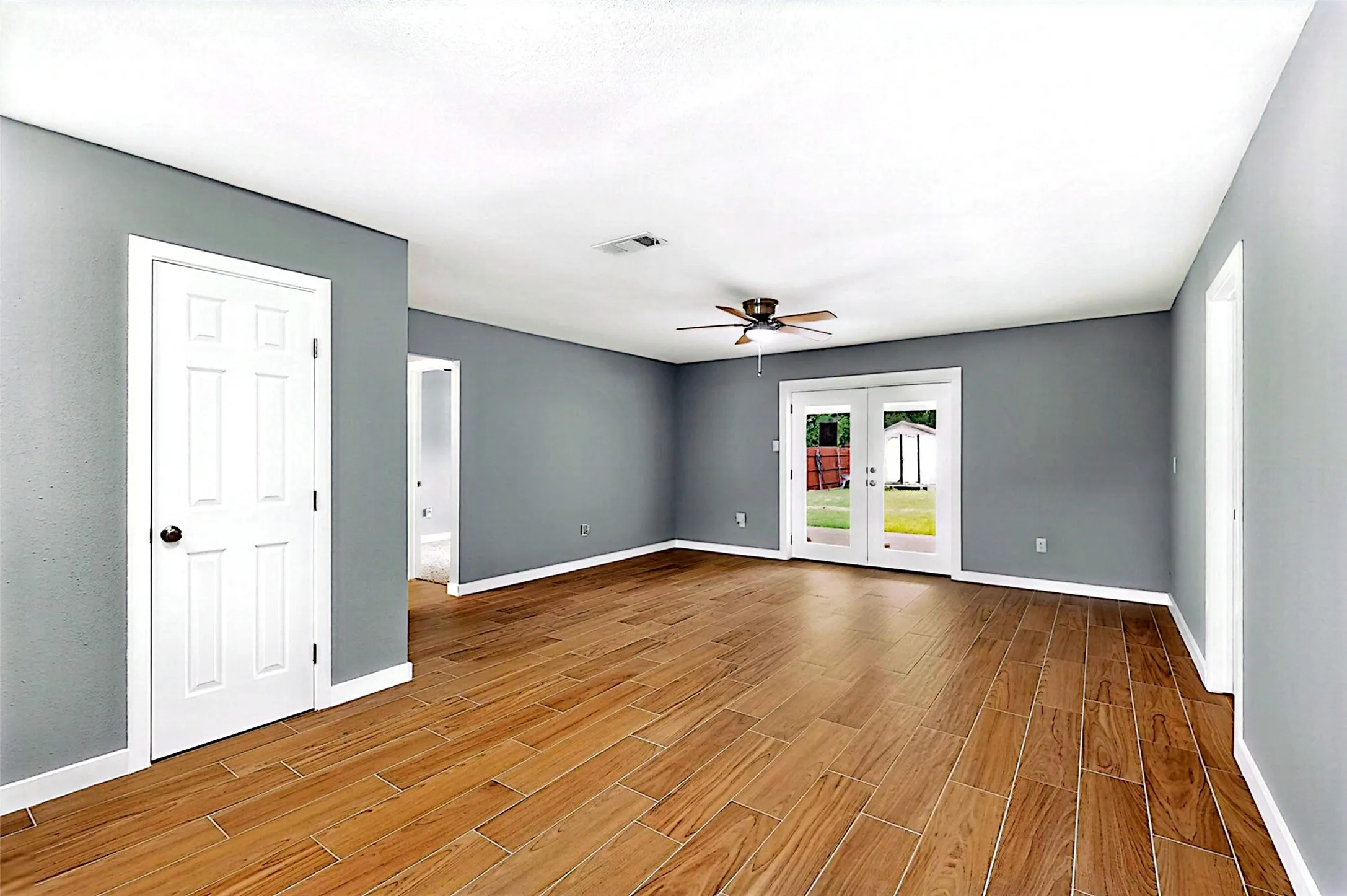 Single Family Residence For Sale in Tarrant County , 6600 Cervantes Avenue, Fort Worth, Texas 76133, 3 Bedroom, 2 Bathroom, 1 Garage spaces, 1,123 Sqft, built in 1971, mls#21292999, Real Estate Agent in Fort Worth, Homes For Sale in Tarrant county, Homes For Sale in Fort Worth, Realtor in Fort Worth Texas, Real Estate Brokerage Independent Realty Texas, Luminita Cordes Realtor