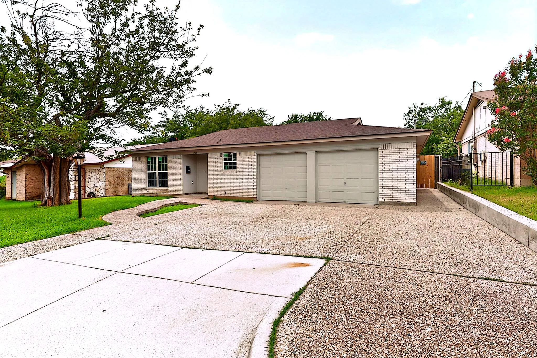 Single Family Residence For Sale in Tarrant County , 6600 Cervantes Avenue, Fort Worth, Texas 76133, 3 Bedroom, 2 Bathroom, 1 Garage spaces, 1,123 Sqft, built in 1971, mls#21292999, Real Estate Agent in Fort Worth, Homes For Sale in Tarrant county, Homes For Sale in Fort Worth, Realtor in Fort Worth Texas, Real Estate Brokerage Independent Realty Texas, Luminita Cordes Realtor