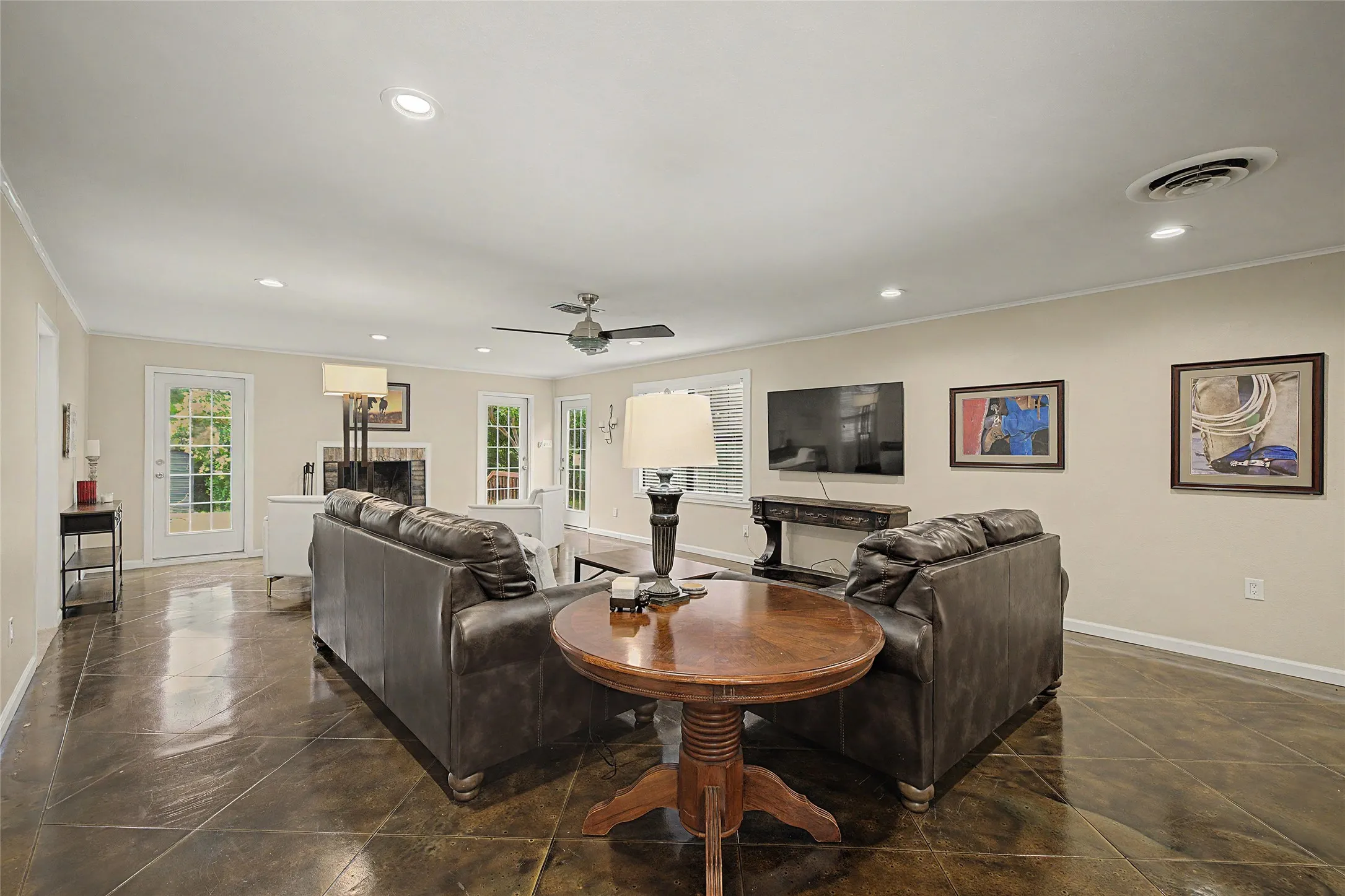 Single Family Residence For Sale in Tarrant County , 3644 W Seminary Drive, Fort Worth, Texas 76109, 3 Bedroom, 2 Bathroom, Garage spaces, 2,523 Sqft, built in 1950, Price $425,000, mls#21277954, Real Estate Agent in Fort Worth, Homes For Sale in Tarrant county, Homes For Sale in Fort Worth, Realtor in Fort Worth Texas, Real Estate Brokerage Independent Realty Texas, Luminita Cordes Realtor