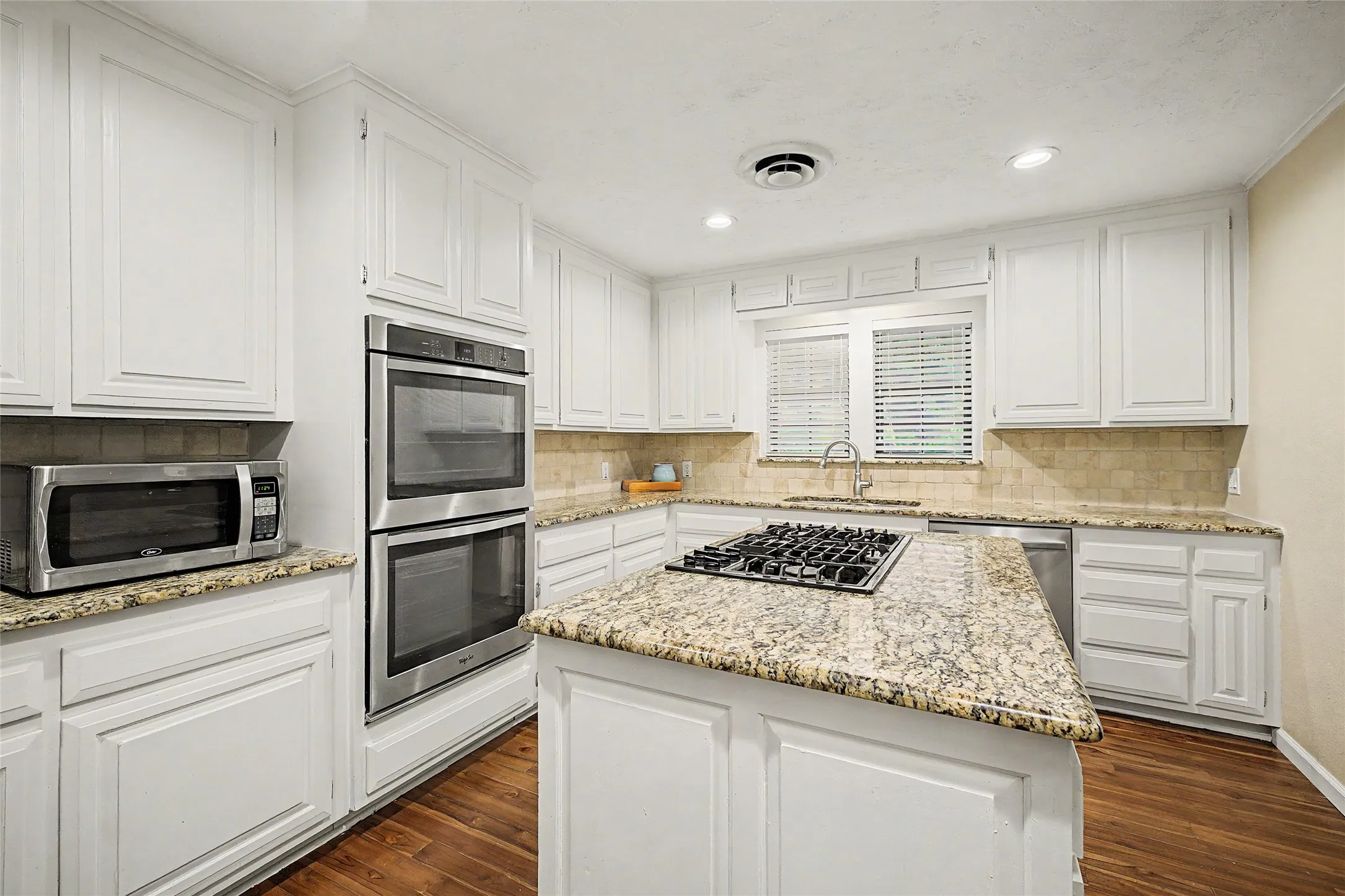 Single Family Residence For Sale in Tarrant County , 3644 W Seminary Drive, Fort Worth, Texas 76109, 3 Bedroom, 2 Bathroom, Garage spaces, 2,523 Sqft, built in 1950, Price $425,000, mls#21277954, Real Estate Agent in Fort Worth, Homes For Sale in Tarrant county, Homes For Sale in Fort Worth, Realtor in Fort Worth Texas, Real Estate Brokerage Independent Realty Texas, Luminita Cordes Realtor