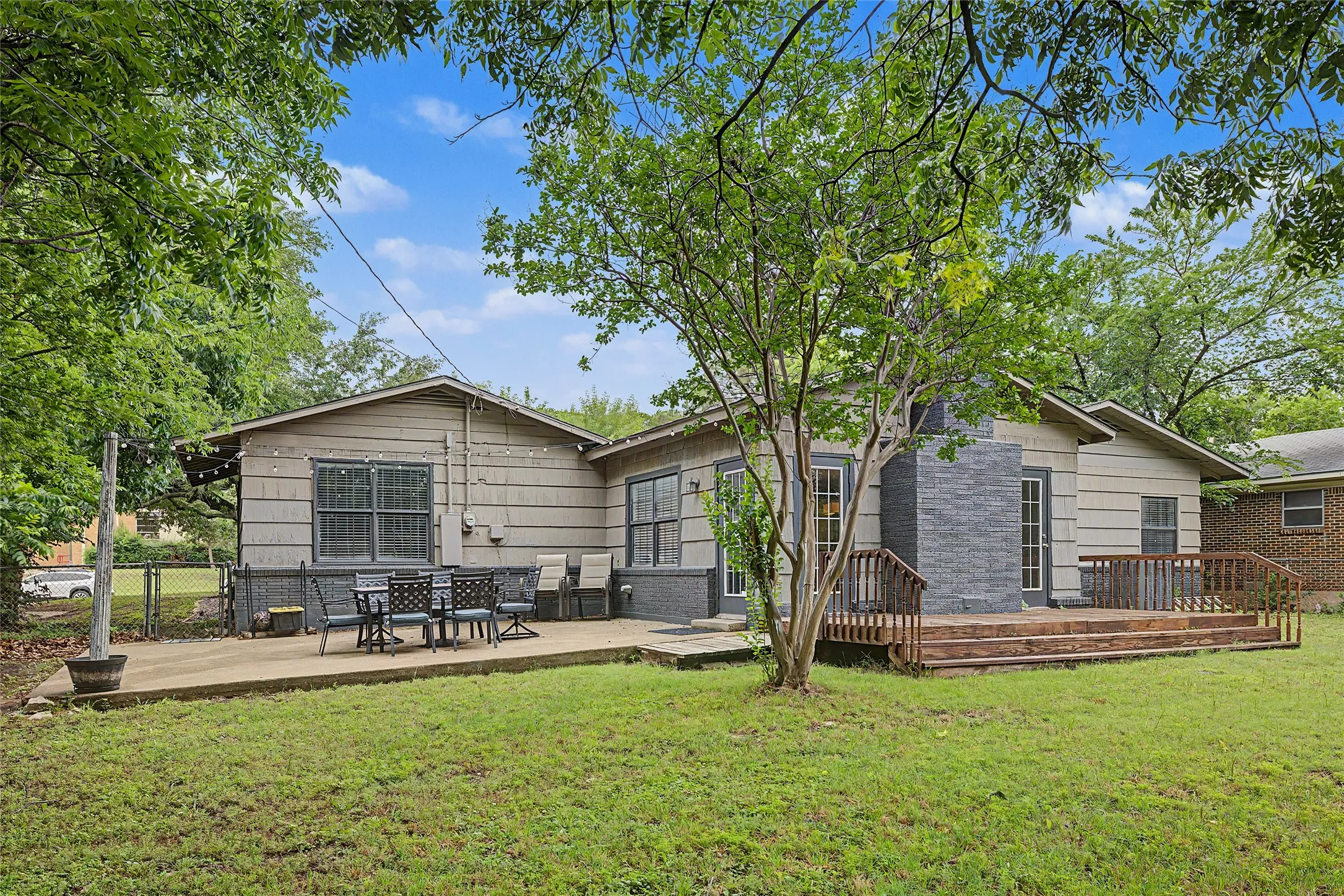 Single Family Residence For Sale in Tarrant County , 3644 W Seminary Drive, Fort Worth, Texas 76109, 3 Bedroom, 2 Bathroom, Garage spaces, 2,523 Sqft, built in 1950, Price $425,000, mls#21277954, Real Estate Agent in Fort Worth, Homes For Sale in Tarrant county, Homes For Sale in Fort Worth, Realtor in Fort Worth Texas, Real Estate Brokerage Independent Realty Texas, Luminita Cordes Realtor