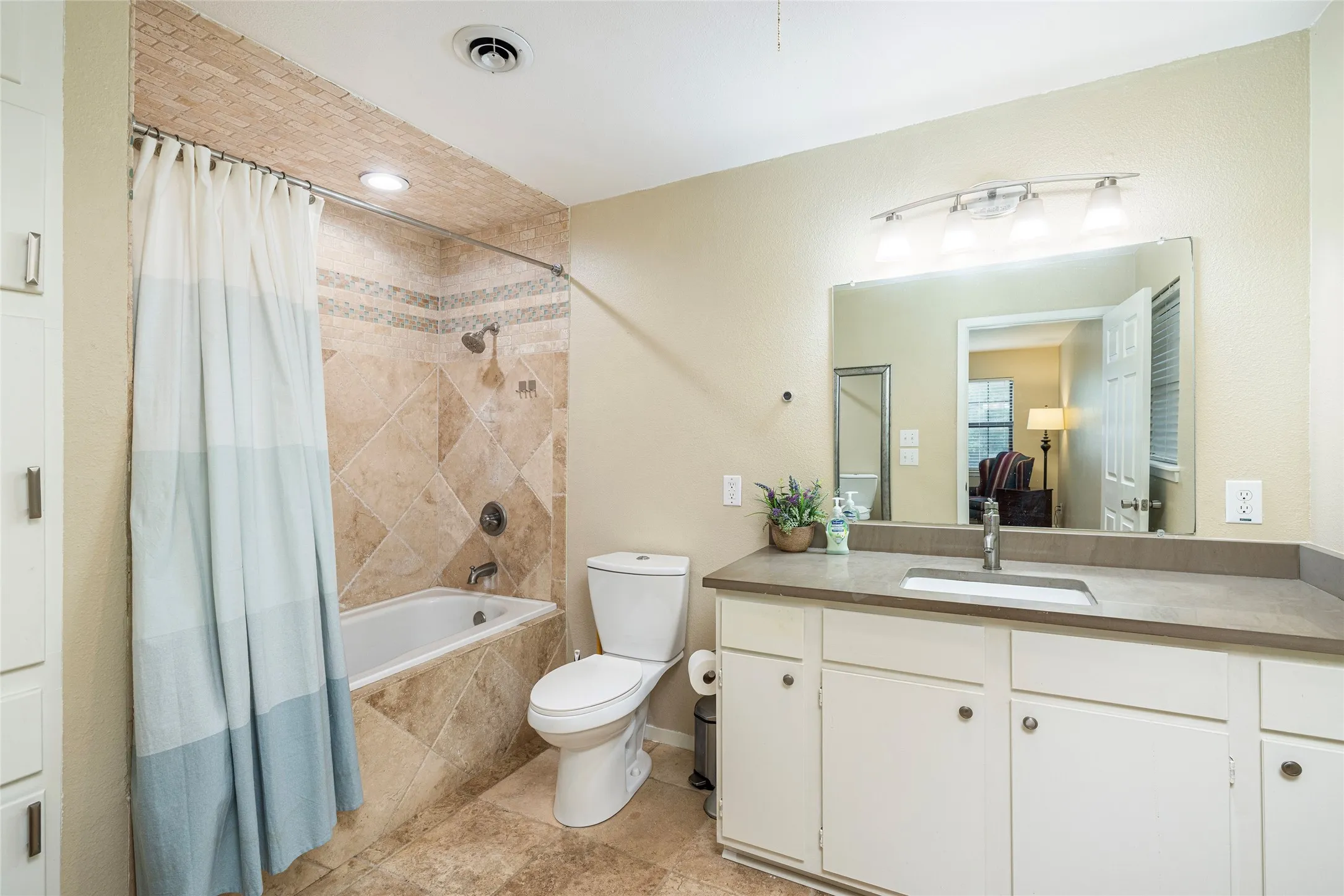Single Family Residence For Sale in Tarrant County , 3644 W Seminary Drive, Fort Worth, Texas 76109, 3 Bedroom, 2 Bathroom, Garage spaces, 2,523 Sqft, built in 1950, Price $425,000, mls#21277954, Real Estate Agent in Fort Worth, Homes For Sale in Tarrant county, Homes For Sale in Fort Worth, Realtor in Fort Worth Texas, Real Estate Brokerage Independent Realty Texas, Luminita Cordes Realtor