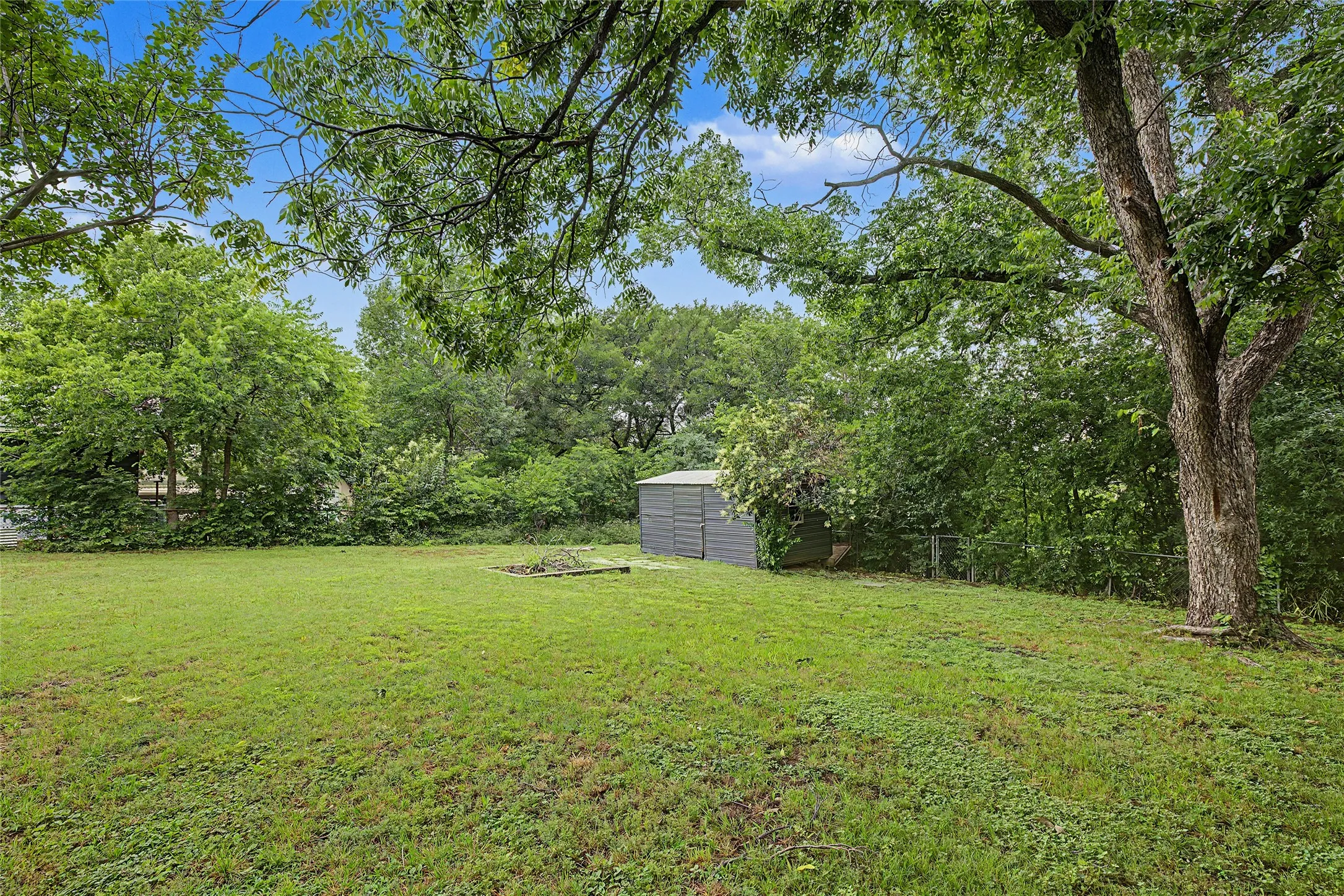 Single Family Residence For Sale in Tarrant County , 3644 W Seminary Drive, Fort Worth, Texas 76109, 3 Bedroom, 2 Bathroom, Garage spaces, 2,523 Sqft, built in 1950, Price $425,000, mls#21277954, Real Estate Agent in Fort Worth, Homes For Sale in Tarrant county, Homes For Sale in Fort Worth, Realtor in Fort Worth Texas, Real Estate Brokerage Independent Realty Texas, Luminita Cordes Realtor