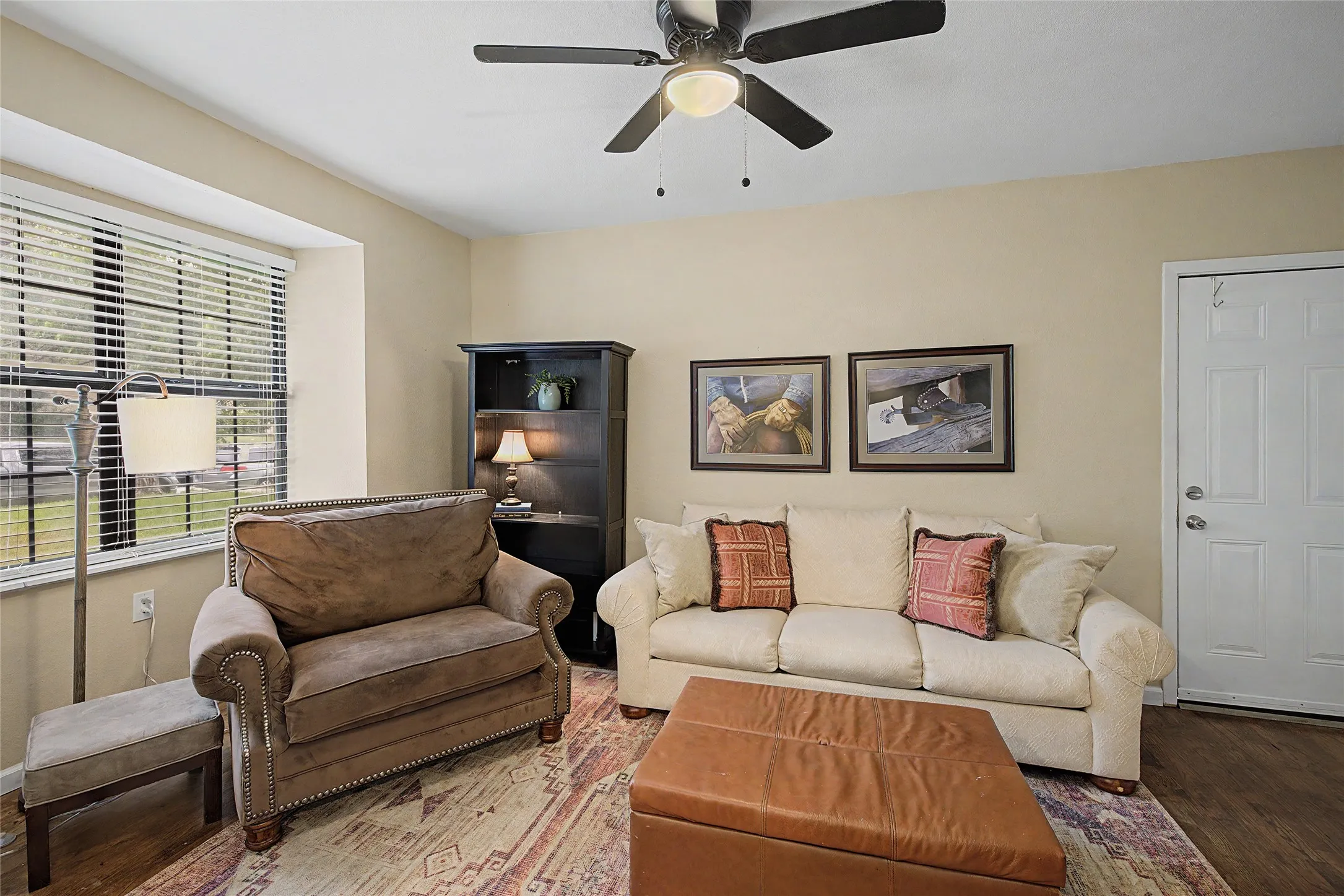 Single Family Residence For Sale in Tarrant County , 3644 W Seminary Drive, Fort Worth, Texas 76109, 3 Bedroom, 2 Bathroom, Garage spaces, 2,523 Sqft, built in 1950, Price $425,000, mls#21277954, Real Estate Agent in Fort Worth, Homes For Sale in Tarrant county, Homes For Sale in Fort Worth, Realtor in Fort Worth Texas, Real Estate Brokerage Independent Realty Texas, Luminita Cordes Realtor