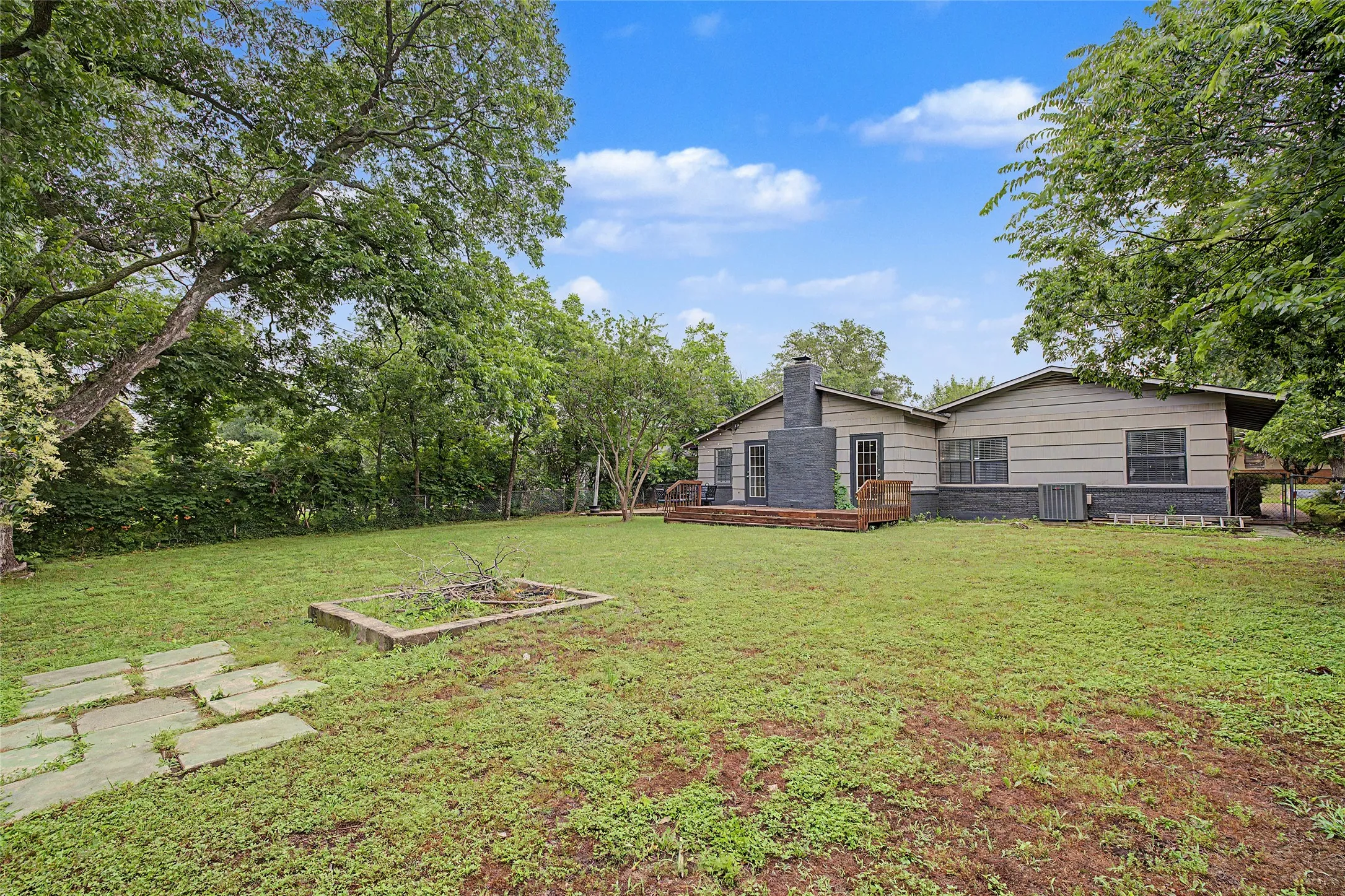 Single Family Residence For Sale in Tarrant County , 3644 W Seminary Drive, Fort Worth, Texas 76109, 3 Bedroom, 2 Bathroom, Garage spaces, 2,523 Sqft, built in 1950, Price $425,000, mls#21277954, Real Estate Agent in Fort Worth, Homes For Sale in Tarrant county, Homes For Sale in Fort Worth, Realtor in Fort Worth Texas, Real Estate Brokerage Independent Realty Texas, Luminita Cordes Realtor