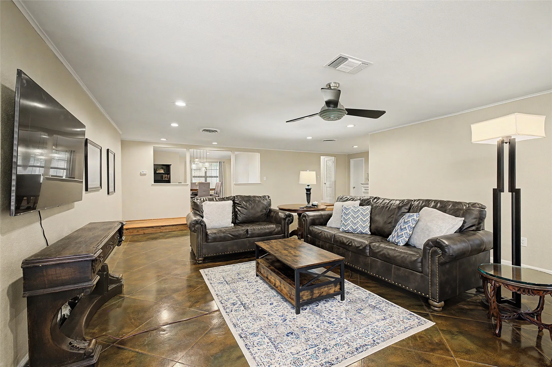 Single Family Residence For Sale in Tarrant County , 3644 W Seminary Drive, Fort Worth, Texas 76109, 3 Bedroom, 2 Bathroom, Garage spaces, 2,523 Sqft, built in 1950, Price $425,000, mls#21277954, Real Estate Agent in Fort Worth, Homes For Sale in Tarrant county, Homes For Sale in Fort Worth, Realtor in Fort Worth Texas, Real Estate Brokerage Independent Realty Texas, Luminita Cordes Realtor