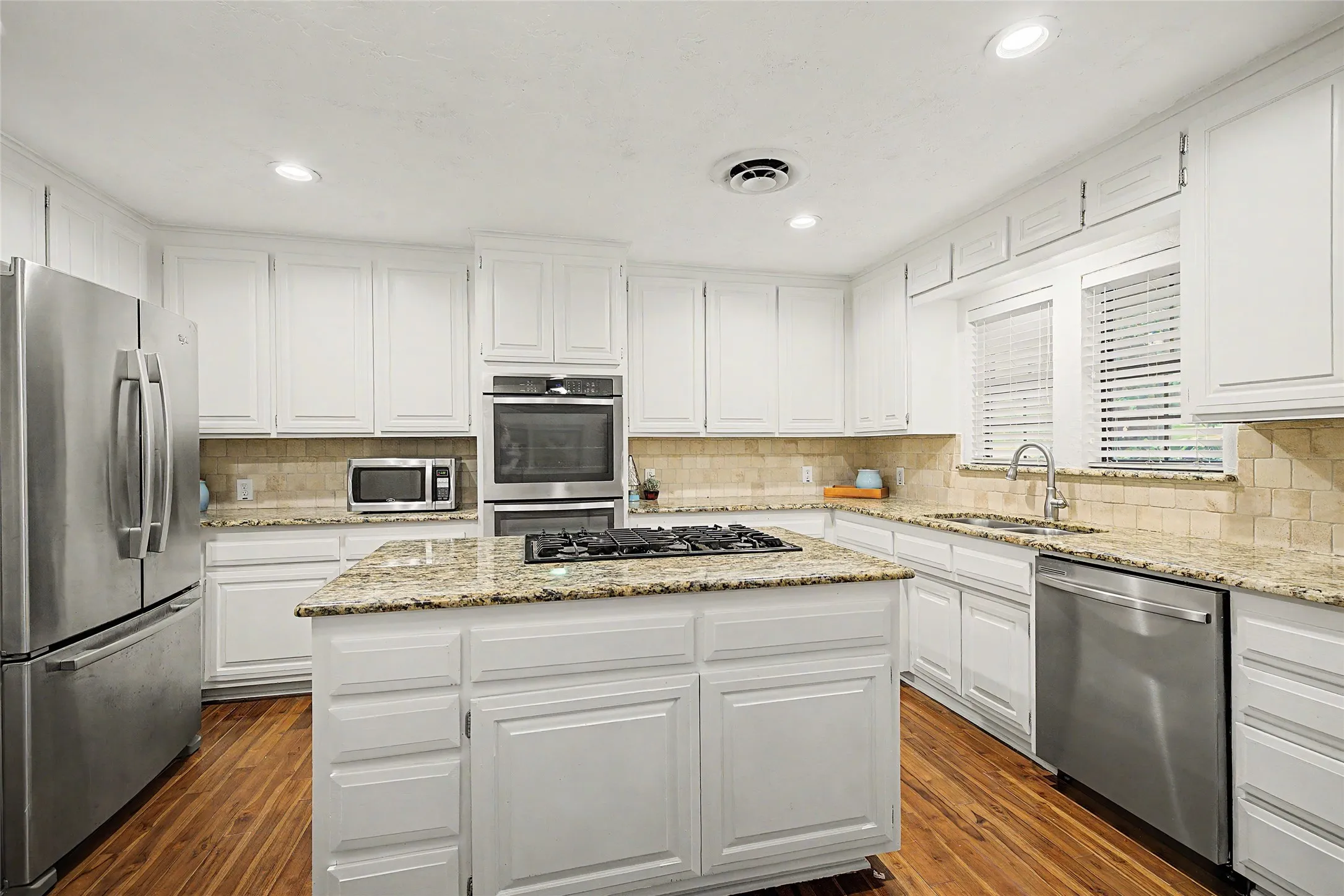 Single Family Residence For Sale in Tarrant County , 3644 W Seminary Drive, Fort Worth, Texas 76109, 3 Bedroom, 2 Bathroom, Garage spaces, 2,523 Sqft, built in 1950, Price $425,000, mls#21277954, Real Estate Agent in Fort Worth, Homes For Sale in Tarrant county, Homes For Sale in Fort Worth, Realtor in Fort Worth Texas, Real Estate Brokerage Independent Realty Texas, Luminita Cordes Realtor