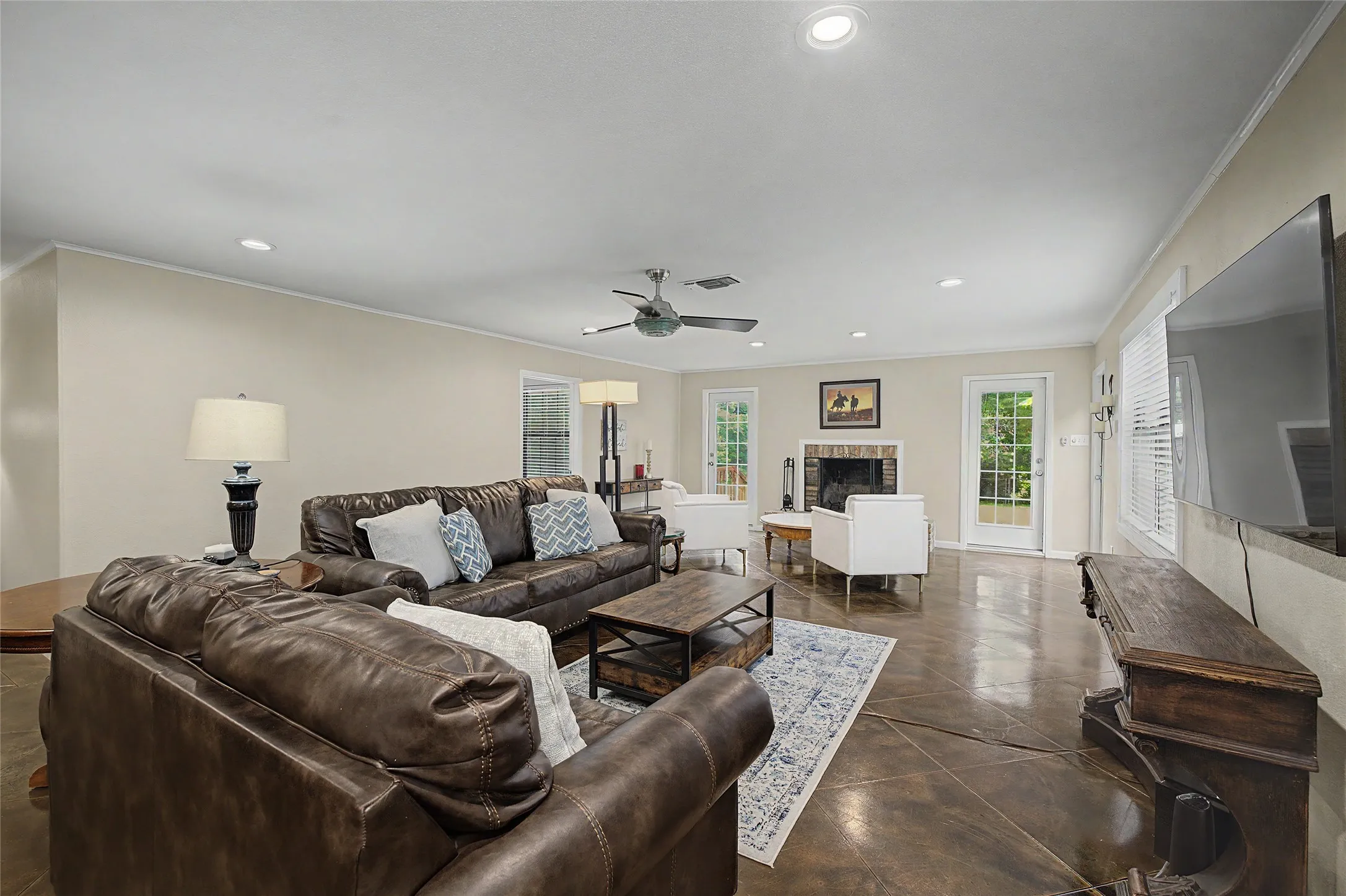 Single Family Residence For Sale in Tarrant County , 3644 W Seminary Drive, Fort Worth, Texas 76109, 3 Bedroom, 2 Bathroom, Garage spaces, 2,523 Sqft, built in 1950, Price $425,000, mls#21277954, Real Estate Agent in Fort Worth, Homes For Sale in Tarrant county, Homes For Sale in Fort Worth, Realtor in Fort Worth Texas, Real Estate Brokerage Independent Realty Texas, Luminita Cordes Realtor