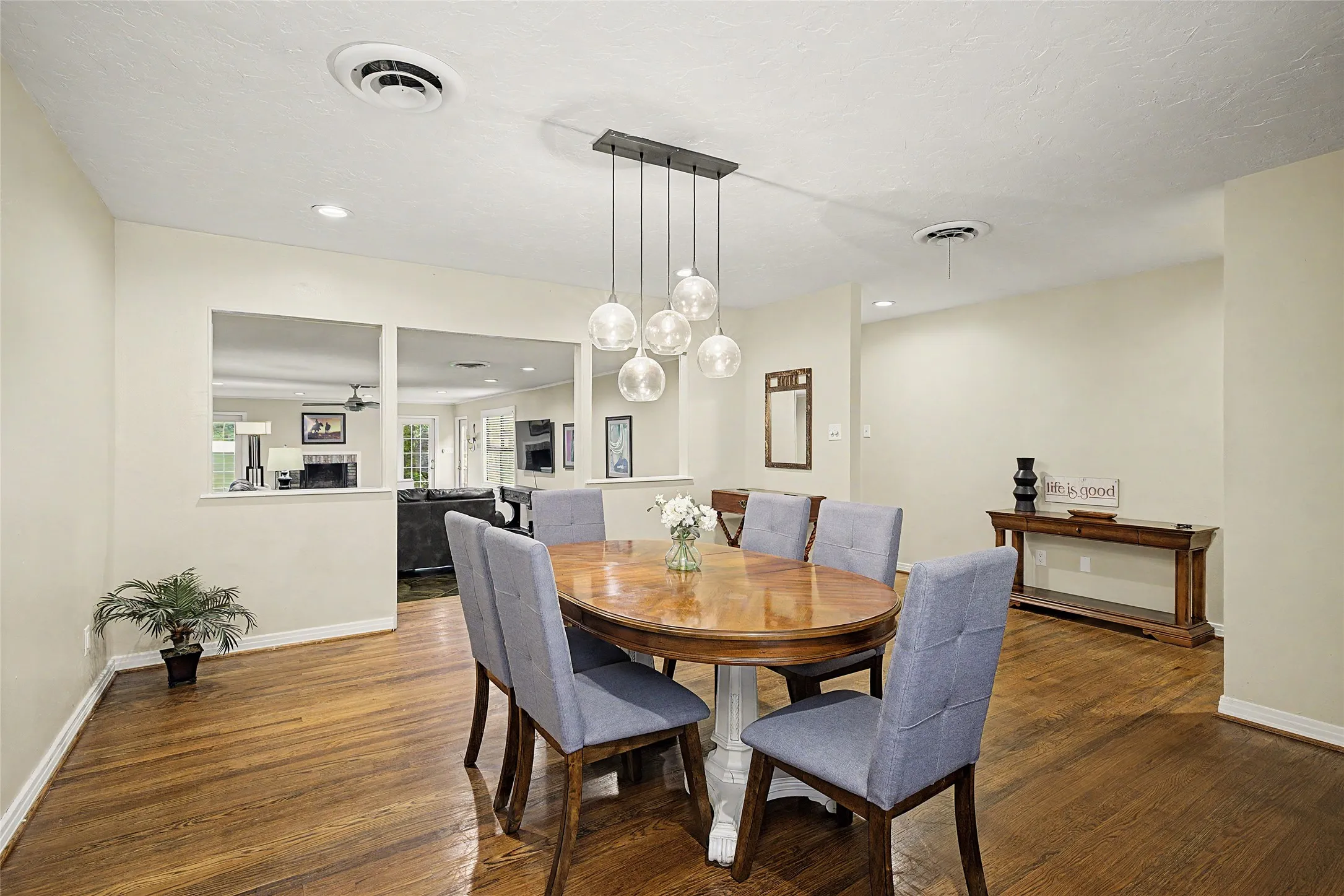 Single Family Residence For Sale in Tarrant County , 3644 W Seminary Drive, Fort Worth, Texas 76109, 3 Bedroom, 2 Bathroom, Garage spaces, 2,523 Sqft, built in 1950, Price $425,000, mls#21277954, Real Estate Agent in Fort Worth, Homes For Sale in Tarrant county, Homes For Sale in Fort Worth, Realtor in Fort Worth Texas, Real Estate Brokerage Independent Realty Texas, Luminita Cordes Realtor