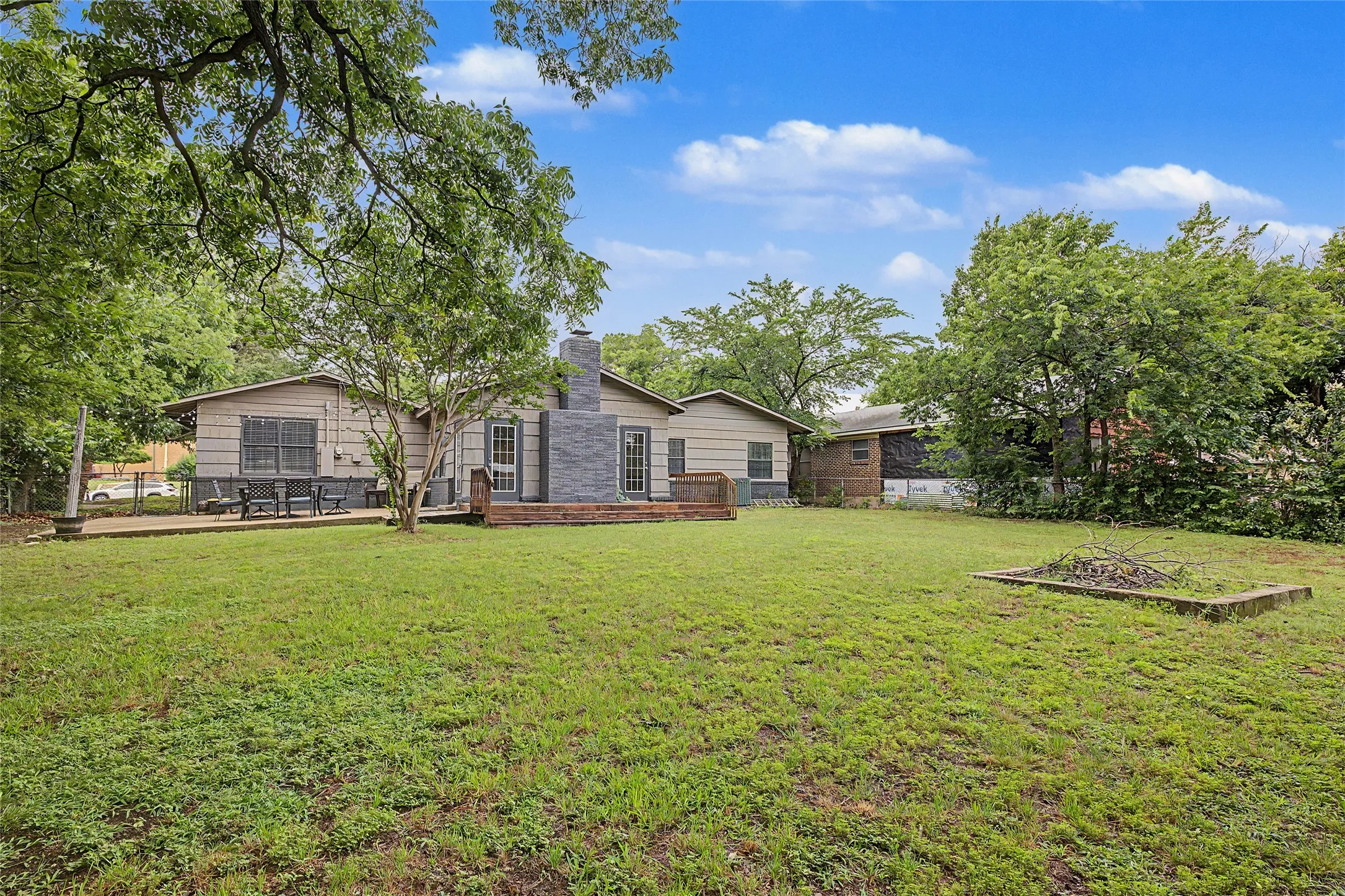 Single Family Residence For Sale in Tarrant County , 3644 W Seminary Drive, Fort Worth, Texas 76109, 3 Bedroom, 2 Bathroom, Garage spaces, 2,523 Sqft, built in 1950, Price $425,000, mls#21277954, Real Estate Agent in Fort Worth, Homes For Sale in Tarrant county, Homes For Sale in Fort Worth, Realtor in Fort Worth Texas, Real Estate Brokerage Independent Realty Texas, Luminita Cordes Realtor