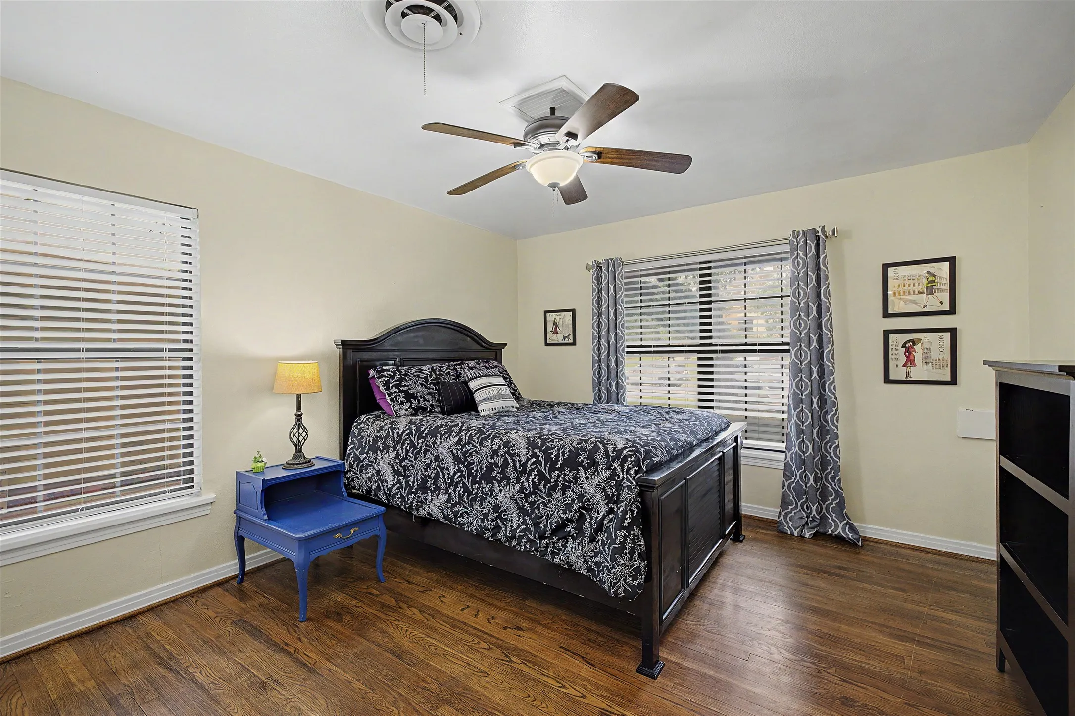 Single Family Residence For Sale in Tarrant County , 3644 W Seminary Drive, Fort Worth, Texas 76109, 3 Bedroom, 2 Bathroom, Garage spaces, 2,523 Sqft, built in 1950, Price $425,000, mls#21277954, Real Estate Agent in Fort Worth, Homes For Sale in Tarrant county, Homes For Sale in Fort Worth, Realtor in Fort Worth Texas, Real Estate Brokerage Independent Realty Texas, Luminita Cordes Realtor