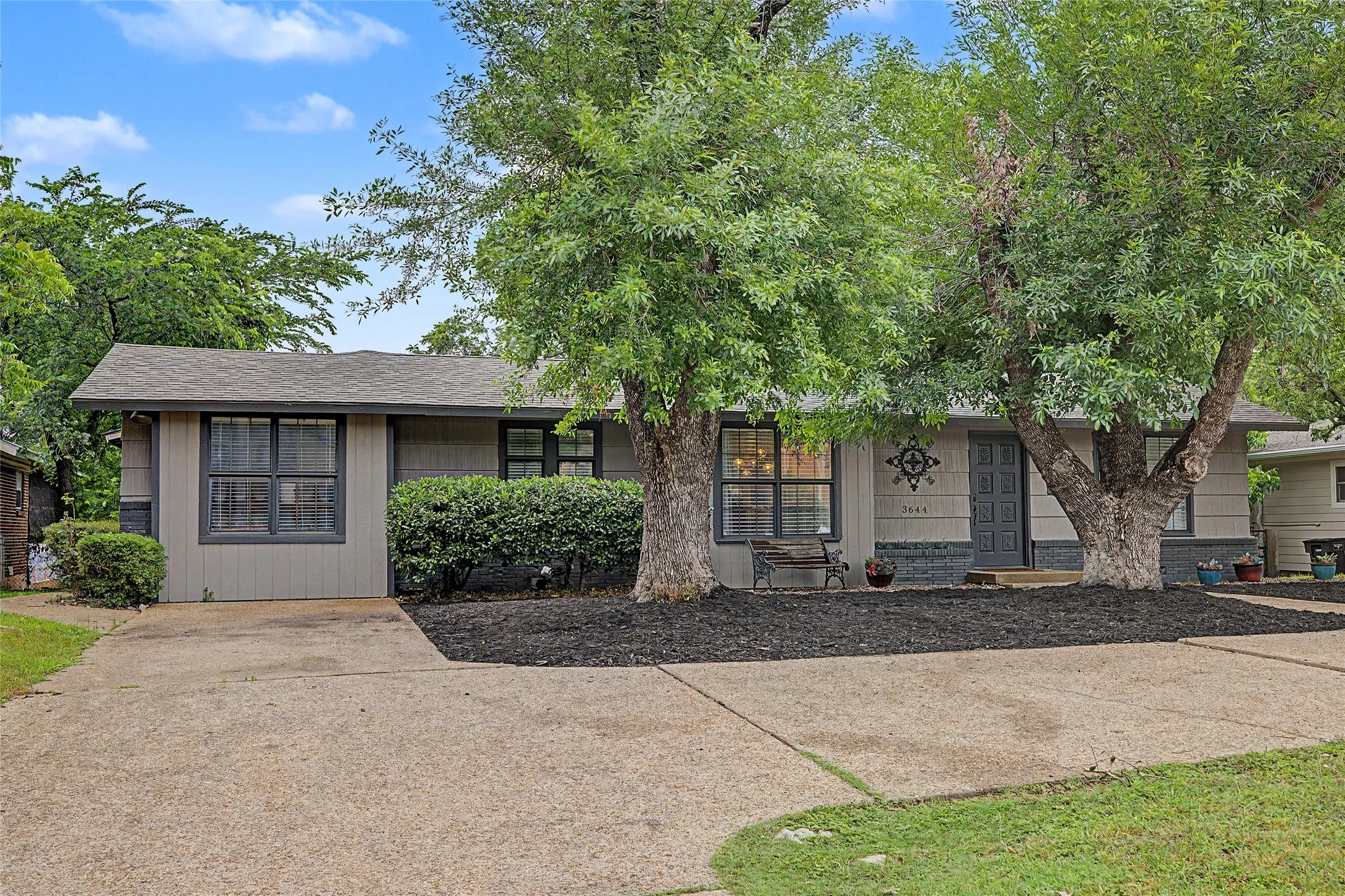Single Family Residence For Sale in Tarrant County , 3644 W Seminary Drive, Fort Worth, Texas 76109, 3 Bedroom, 2 Bathroom, Garage spaces, 2,523 Sqft, built in 1950, Price $425,000, mls#21277954, Real Estate Agent in Fort Worth, Homes For Sale in Tarrant county, Homes For Sale in Fort Worth, Realtor in Fort Worth Texas, Real Estate Brokerage Independent Realty Texas, Luminita Cordes Realtor