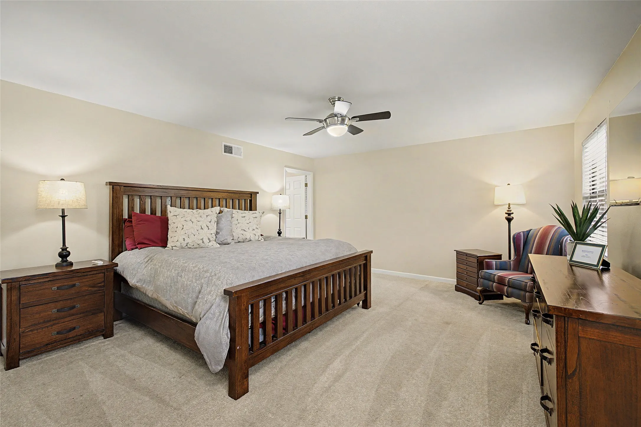 Single Family Residence For Sale in Tarrant County , 3644 W Seminary Drive, Fort Worth, Texas 76109, 3 Bedroom, 2 Bathroom, Garage spaces, 2,523 Sqft, built in 1950, Price $425,000, mls#21277954, Real Estate Agent in Fort Worth, Homes For Sale in Tarrant county, Homes For Sale in Fort Worth, Realtor in Fort Worth Texas, Real Estate Brokerage Independent Realty Texas, Luminita Cordes Realtor