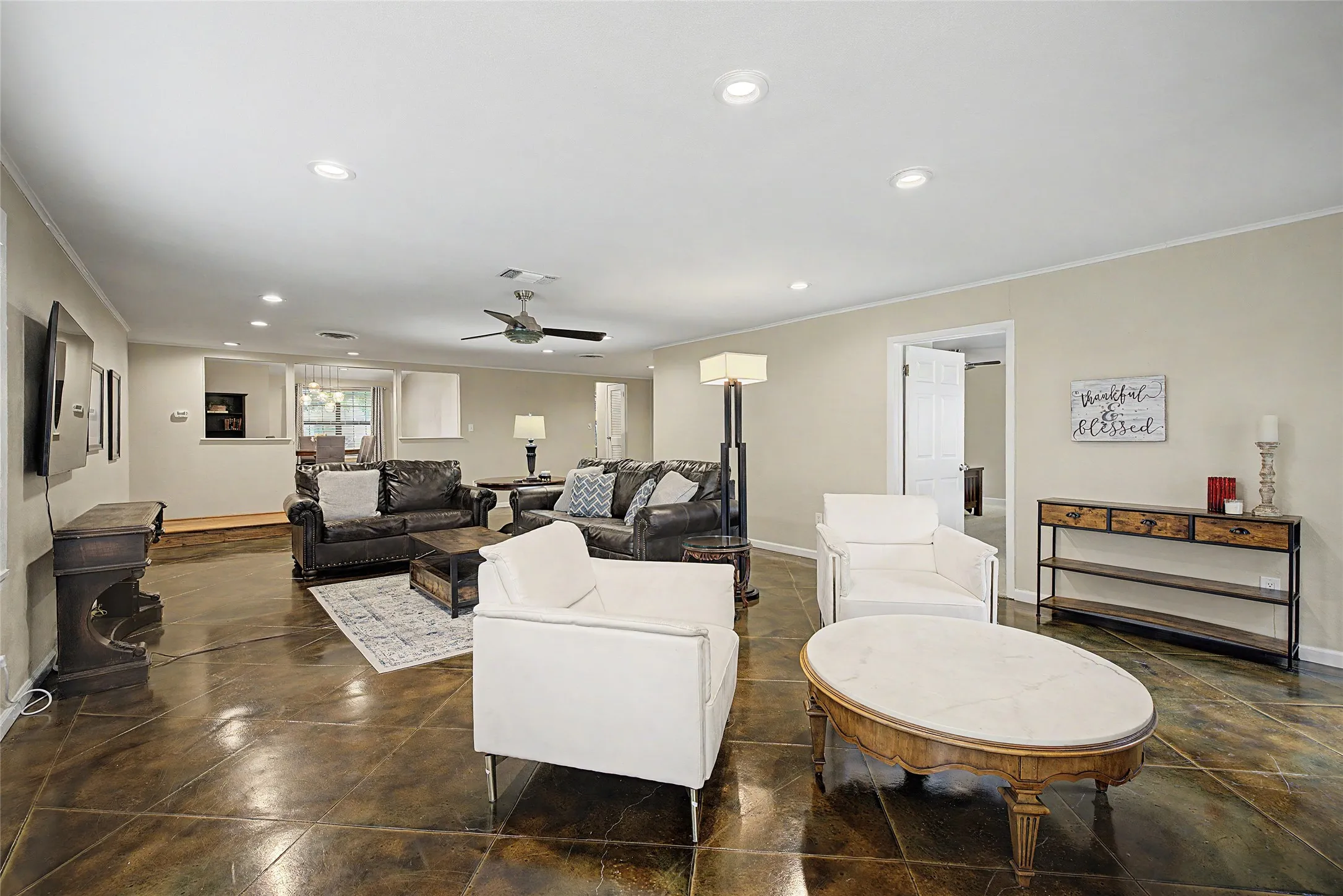 Single Family Residence For Sale in Tarrant County , 3644 W Seminary Drive, Fort Worth, Texas 76109, 3 Bedroom, 2 Bathroom, Garage spaces, 2,523 Sqft, built in 1950, Price $425,000, mls#21277954, Real Estate Agent in Fort Worth, Homes For Sale in Tarrant county, Homes For Sale in Fort Worth, Realtor in Fort Worth Texas, Real Estate Brokerage Independent Realty Texas, Luminita Cordes Realtor