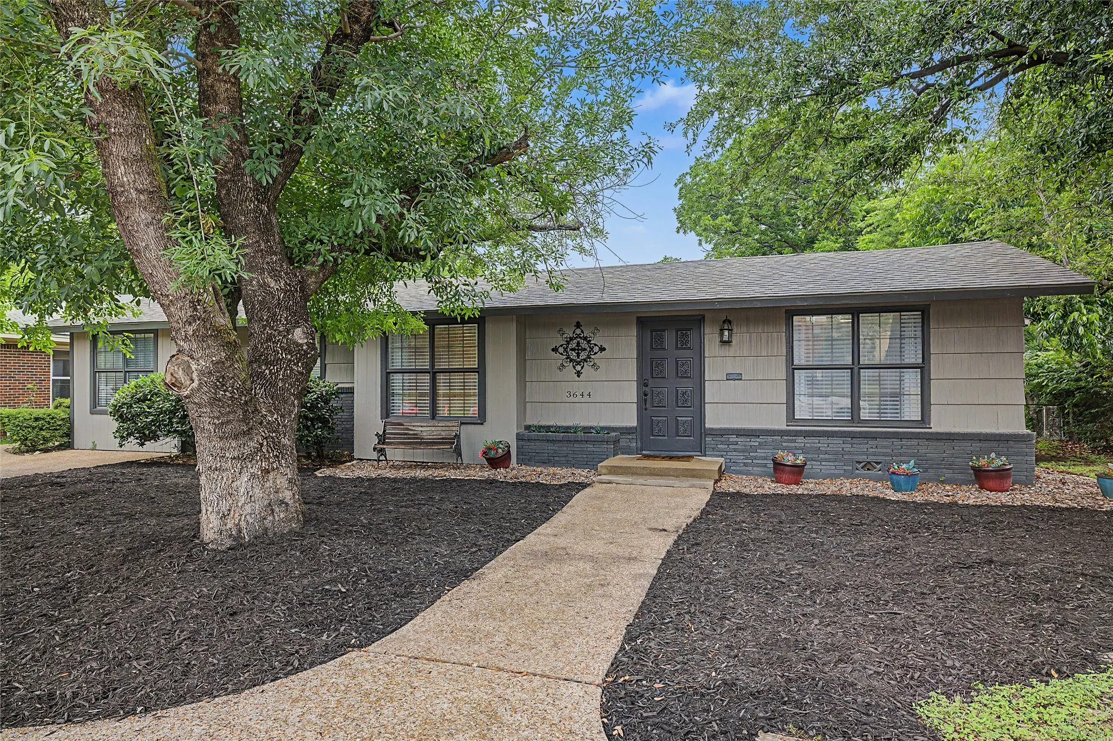 Single Family Residence For Sale in Tarrant County , 3644 W Seminary Drive, Fort Worth, Texas 76109, 3 Bedroom, 2 Bathroom, Garage spaces, 2,523 Sqft, built in 1950, Price $425,000, mls#21277954, Real Estate Agent in Fort Worth, Homes For Sale in Tarrant county, Homes For Sale in Fort Worth, Realtor in Fort Worth Texas, Real Estate Brokerage Independent Realty Texas, Luminita Cordes Realtor