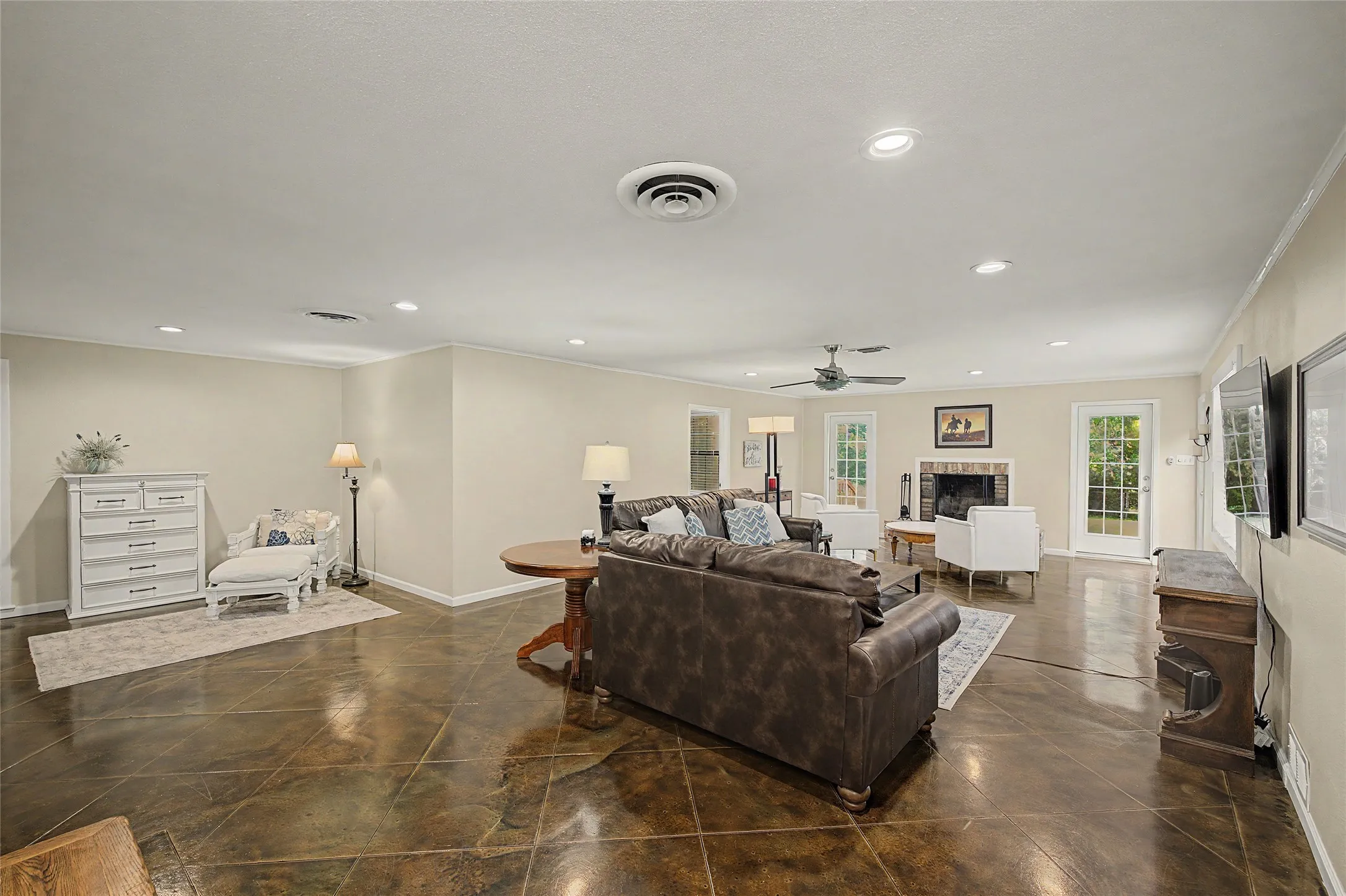 Single Family Residence For Sale in Tarrant County , 3644 W Seminary Drive, Fort Worth, Texas 76109, 3 Bedroom, 2 Bathroom, Garage spaces, 2,523 Sqft, built in 1950, Price $425,000, mls#21277954, Real Estate Agent in Fort Worth, Homes For Sale in Tarrant county, Homes For Sale in Fort Worth, Realtor in Fort Worth Texas, Real Estate Brokerage Independent Realty Texas, Luminita Cordes Realtor
