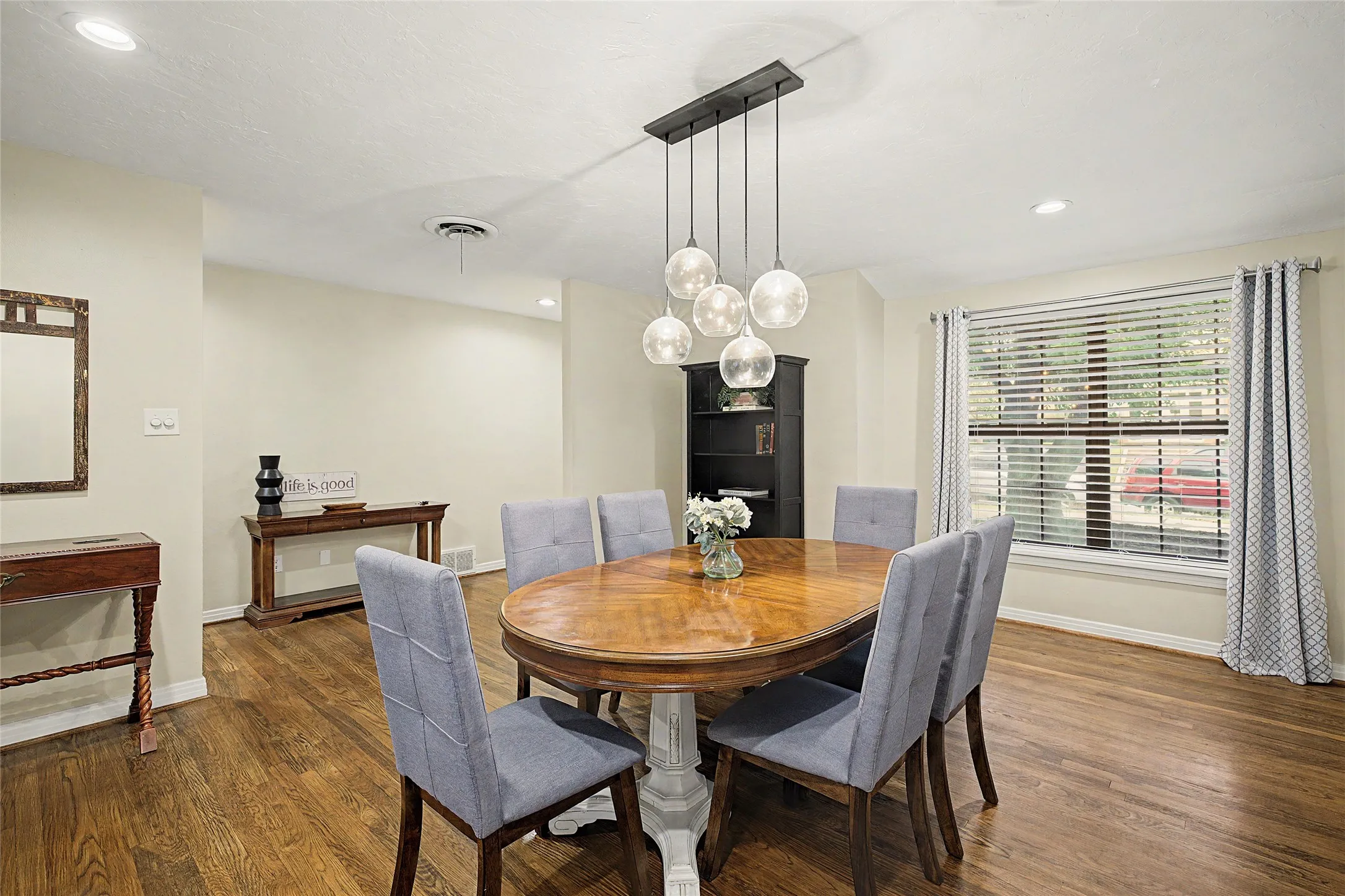 Single Family Residence For Sale in Tarrant County , 3644 W Seminary Drive, Fort Worth, Texas 76109, 3 Bedroom, 2 Bathroom, Garage spaces, 2,523 Sqft, built in 1950, Price $425,000, mls#21277954, Real Estate Agent in Fort Worth, Homes For Sale in Tarrant county, Homes For Sale in Fort Worth, Realtor in Fort Worth Texas, Real Estate Brokerage Independent Realty Texas, Luminita Cordes Realtor