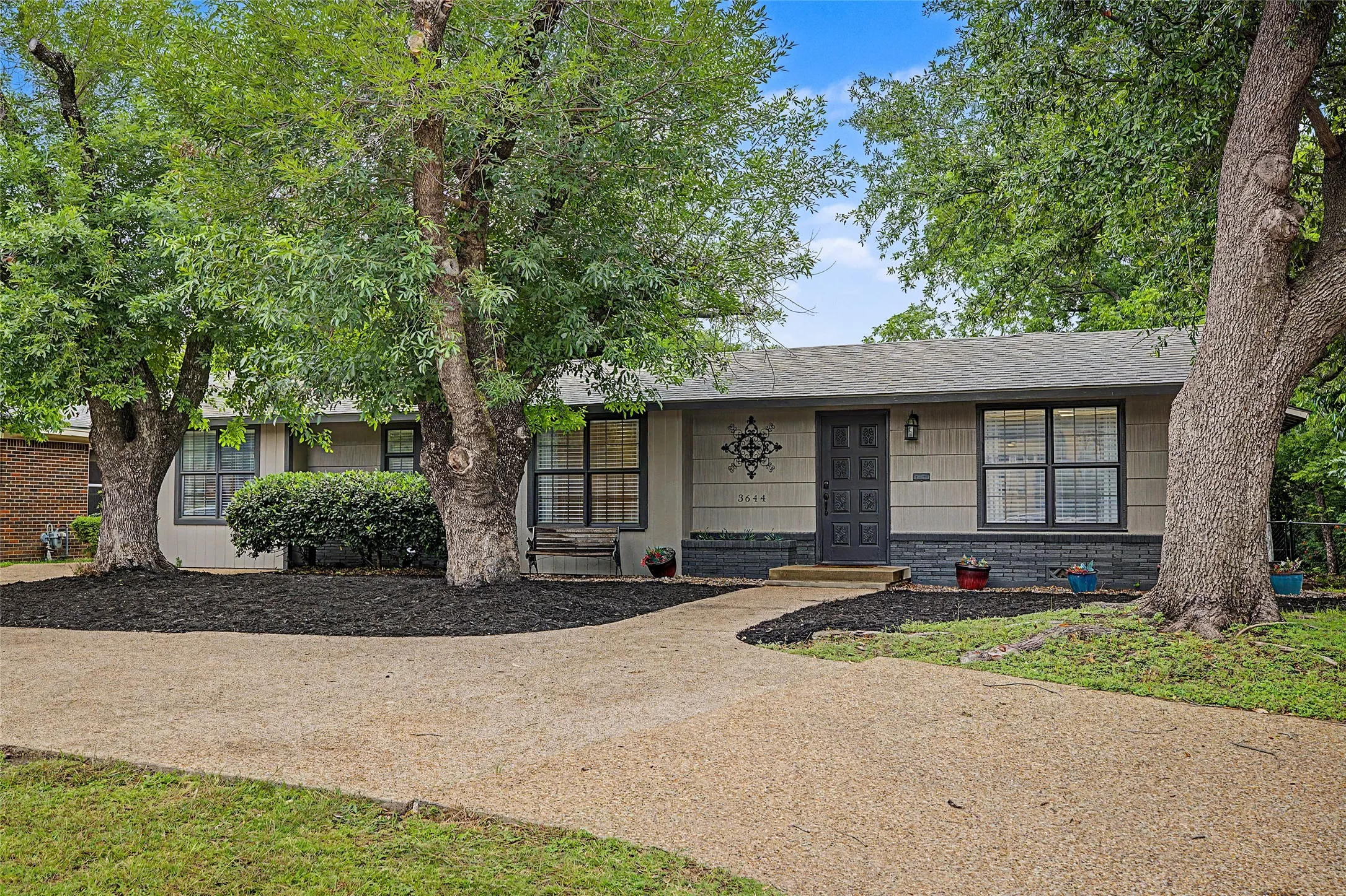 Single Family Residence For Sale in Tarrant County , 3644 W Seminary Drive, Fort Worth, Texas 76109, 3 Bedroom, 2 Bathroom, Garage spaces, 2,523 Sqft, built in 1950, Price $425,000, mls#21277954, Real Estate Agent in Fort Worth, Homes For Sale in Tarrant county, Homes For Sale in Fort Worth, Realtor in Fort Worth Texas, Real Estate Brokerage Independent Realty Texas, Luminita Cordes Realtor